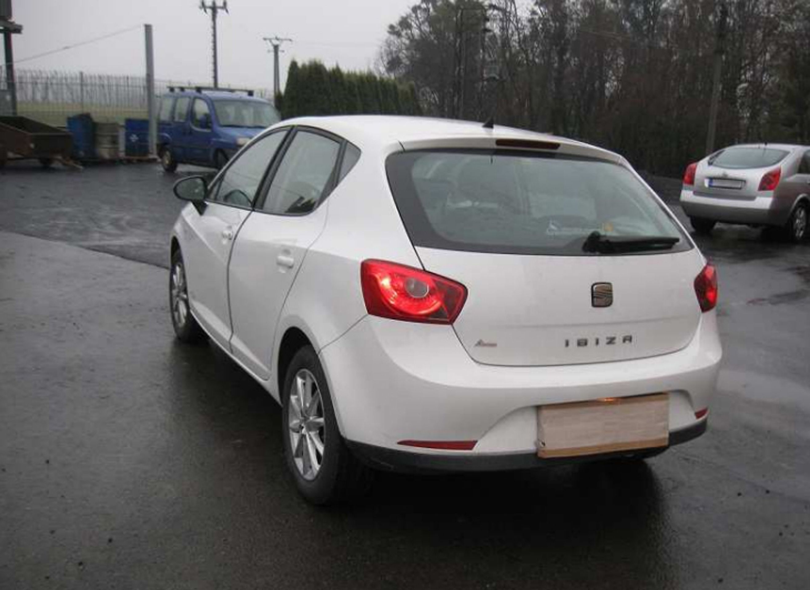 Dražba - Seat Ibiza (nafta), Vyvolávací cena: 40.000,- - GALERIE: Dražba motorových vozidel (34/51)