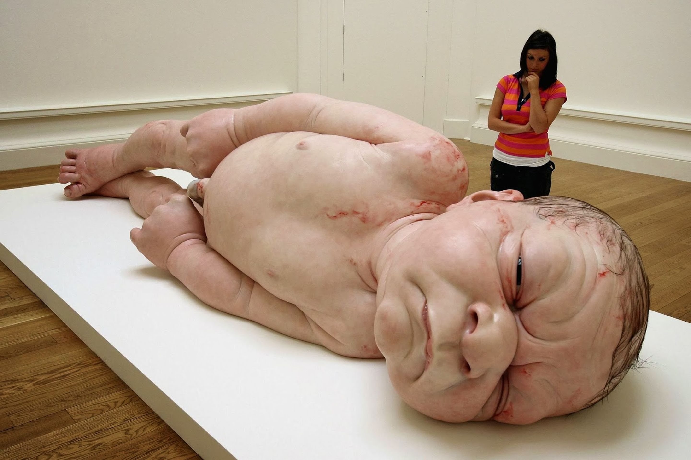 Sochy Rona Muecka - GALERIE: Realistické sochy (8/9)