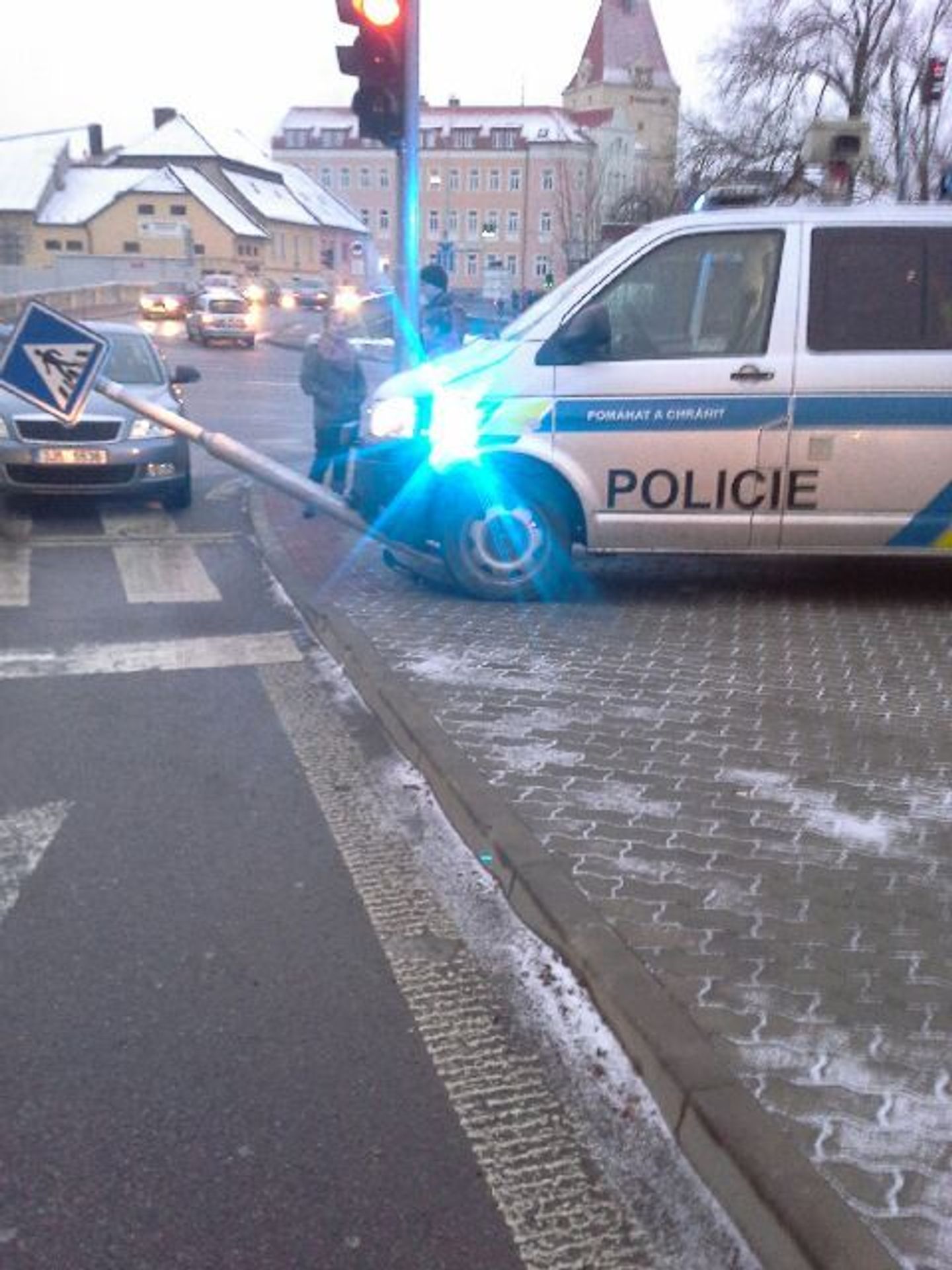 Nehoda policejní dodávky v Pelhřimově - 4 - GALERIE: Nehoda policejní dodávky v Pelhřimově (4/4)