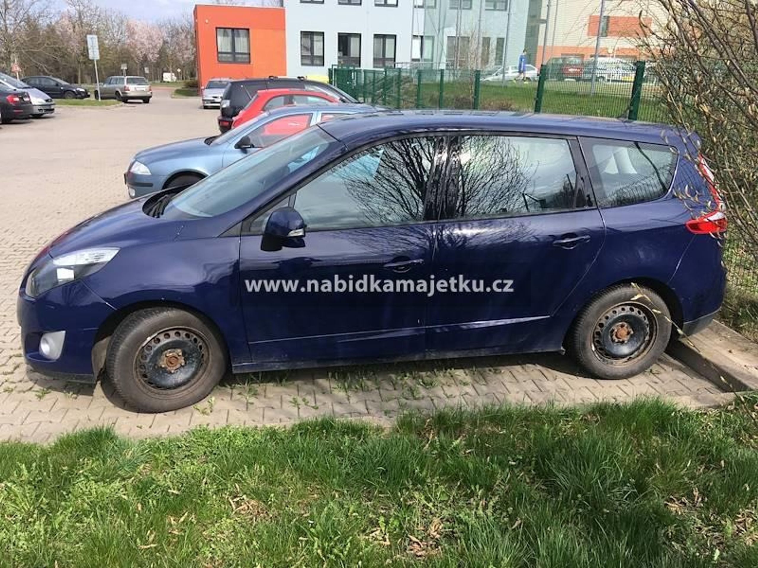 Renault Megane Scenic, 3E9 3254 - 80 983,00 KČ - GALERIE: Dražby aut (3/9)