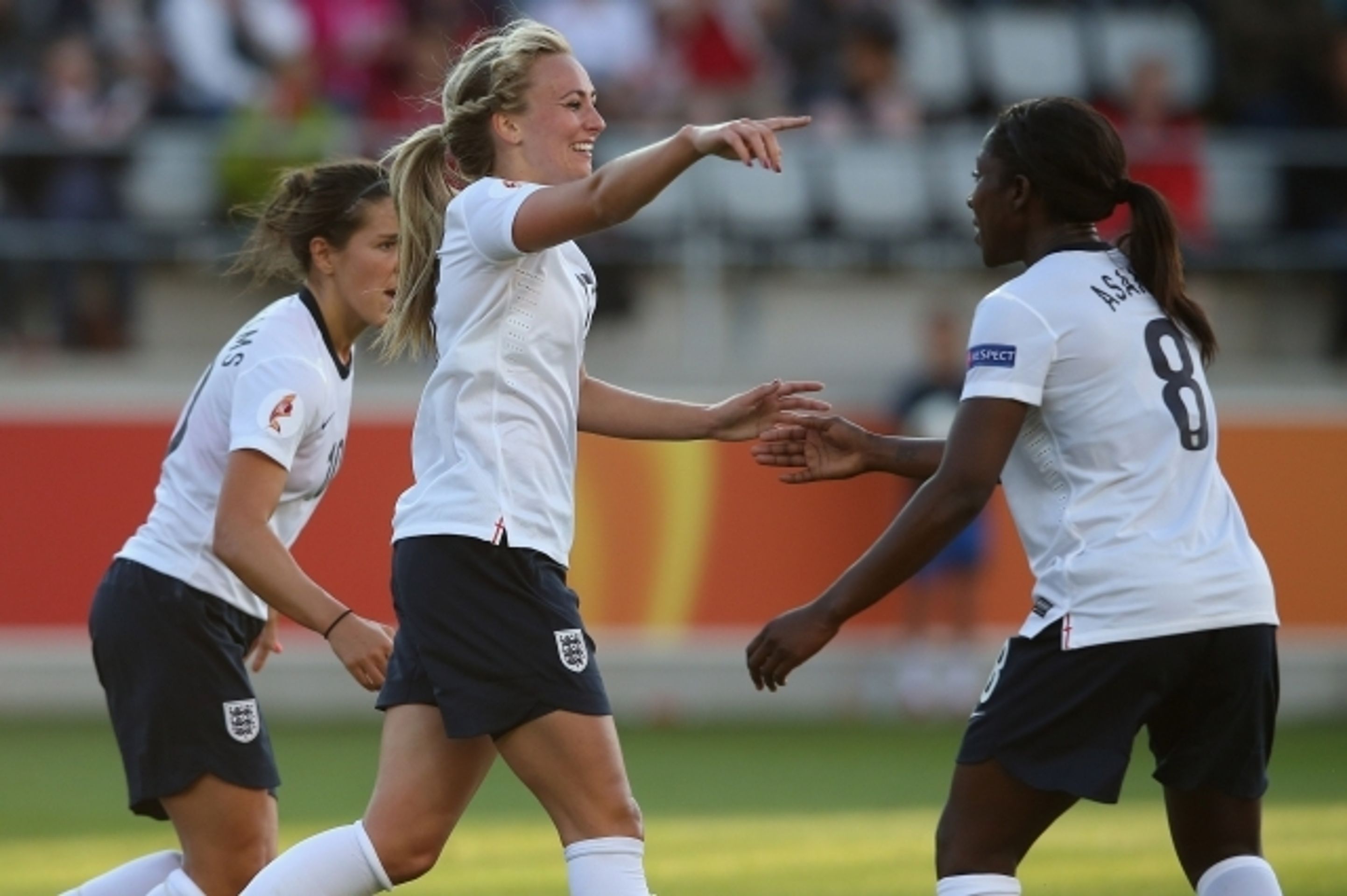 Fotbalová kráska Toni Dugganová posílila Manchester City - 2 - GALERIE: Fotbalová kráska Dugganová posílila Manchester City (4/5)