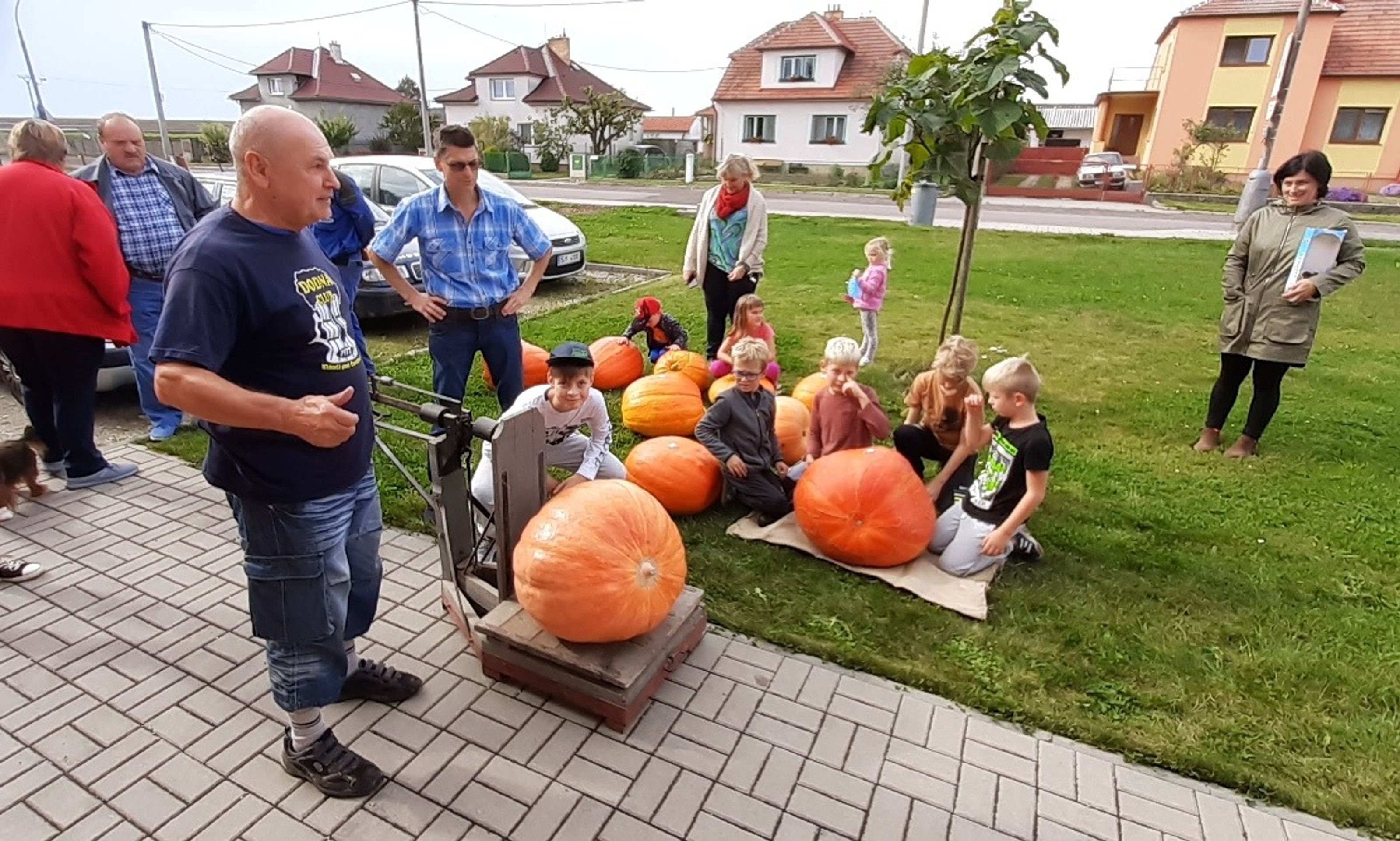 Soutěž o největší dýni v Jakubově u Moravských Budějovic - 3 - GALERIE: Soutěž o největší dýni v Jakubově u Moravských Budějovic (18/20)