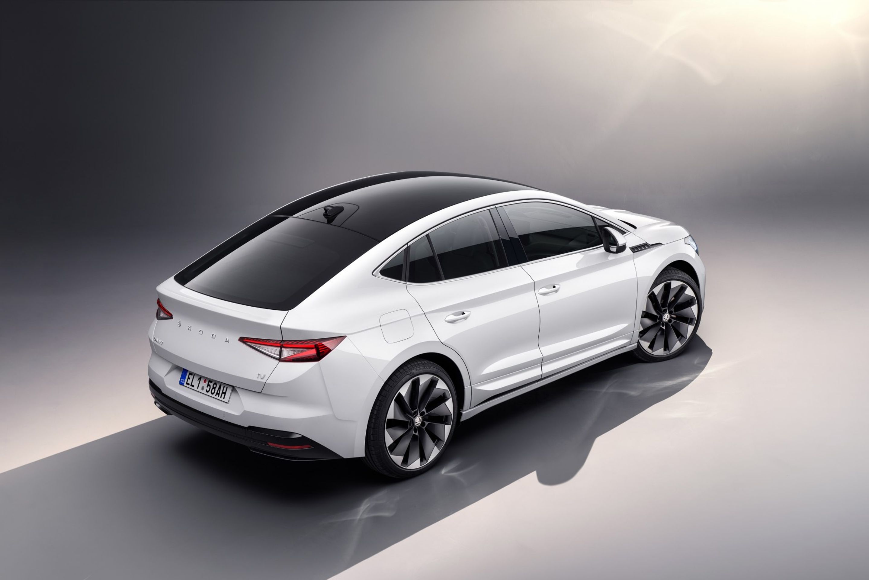 Škoda Enyaq Coupé iV - Enyaq Coupé iV se zkosenou zádí (1/15)