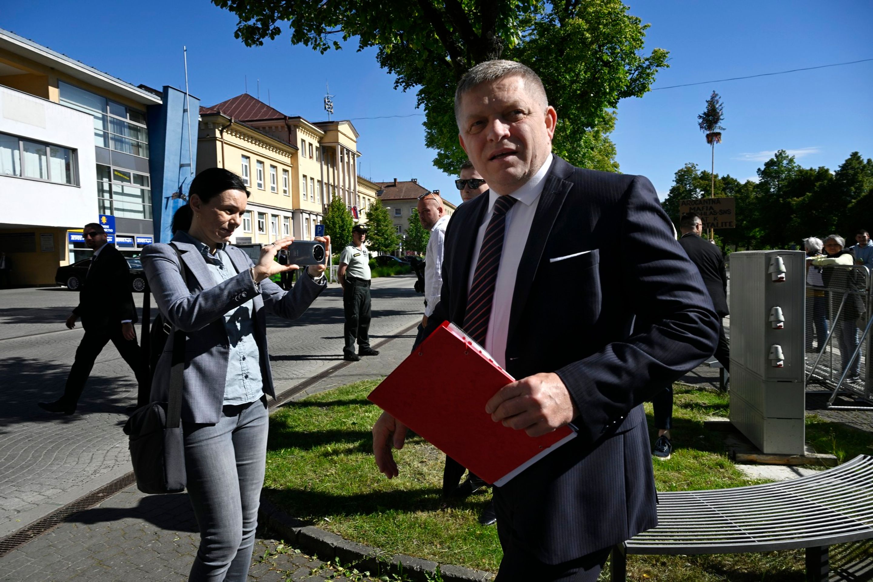 Robert Fico dorazil na jednání vlády, 15. 5. 2024 (3) - Robert Fico byl postřelen (10/10)