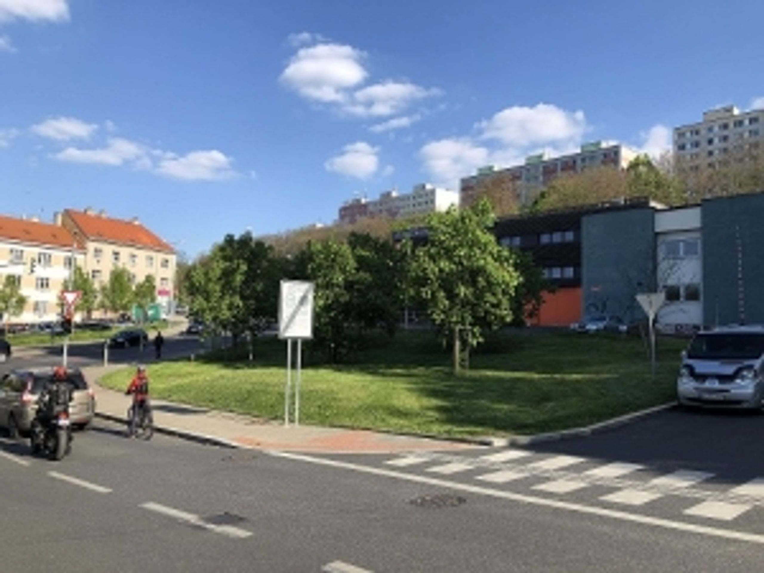 Komplex 4 pozemků v pražské Michli (1) - Prodej majetku armády (28/35)