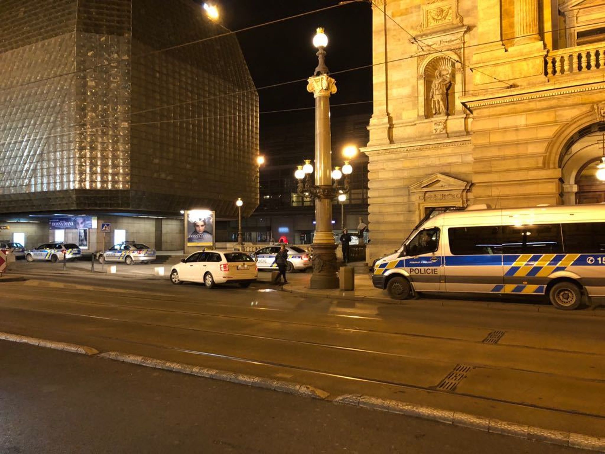 Zásah policie v Národním divadle - 4 - GALERIE: Zásah policie v Národním divadle (4/4)