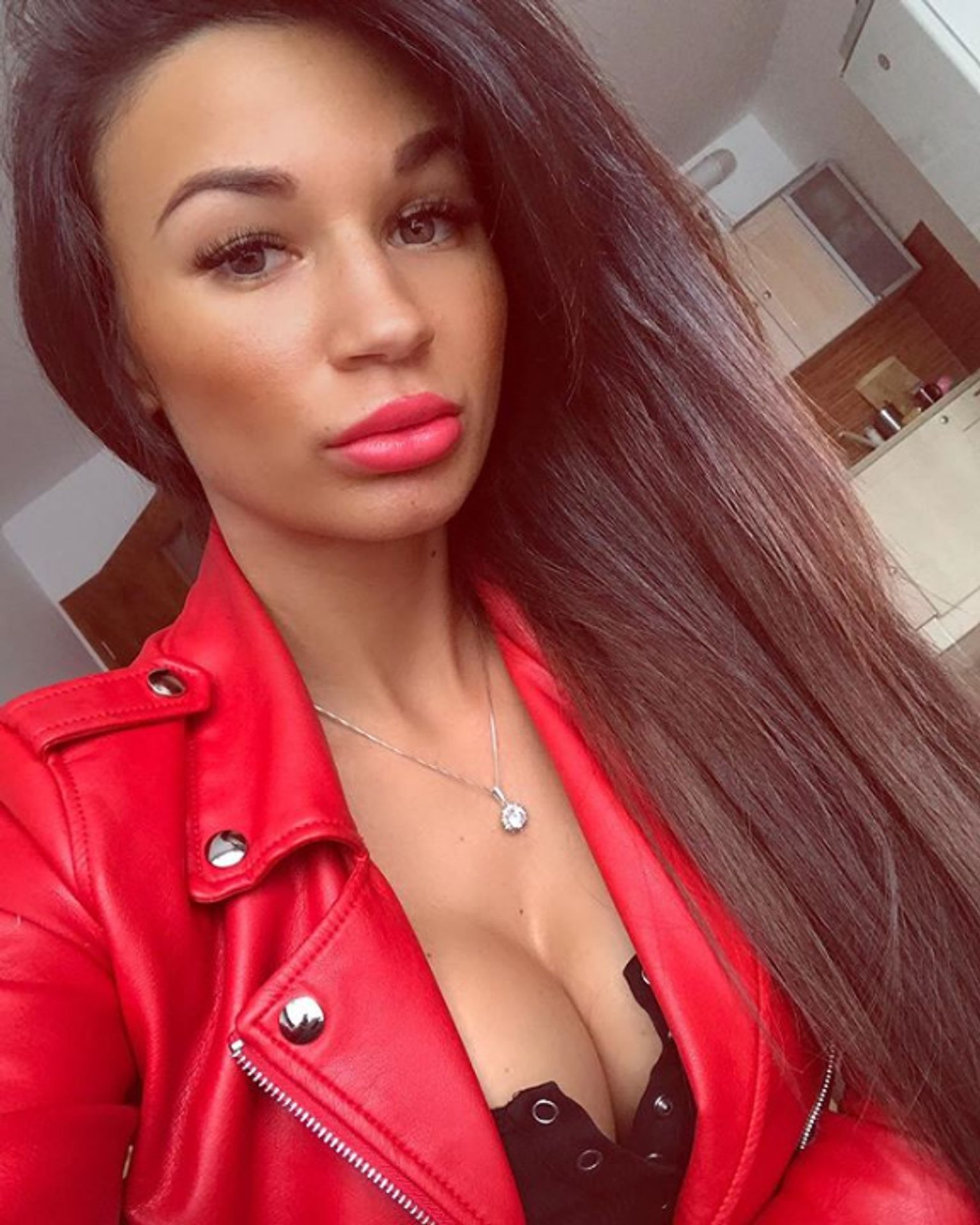 Sexy kamarádka Karlose Vémoly - GALERIE: Sexy kamarádky si užívají s Vémolou na pánské jízdě (4/7)