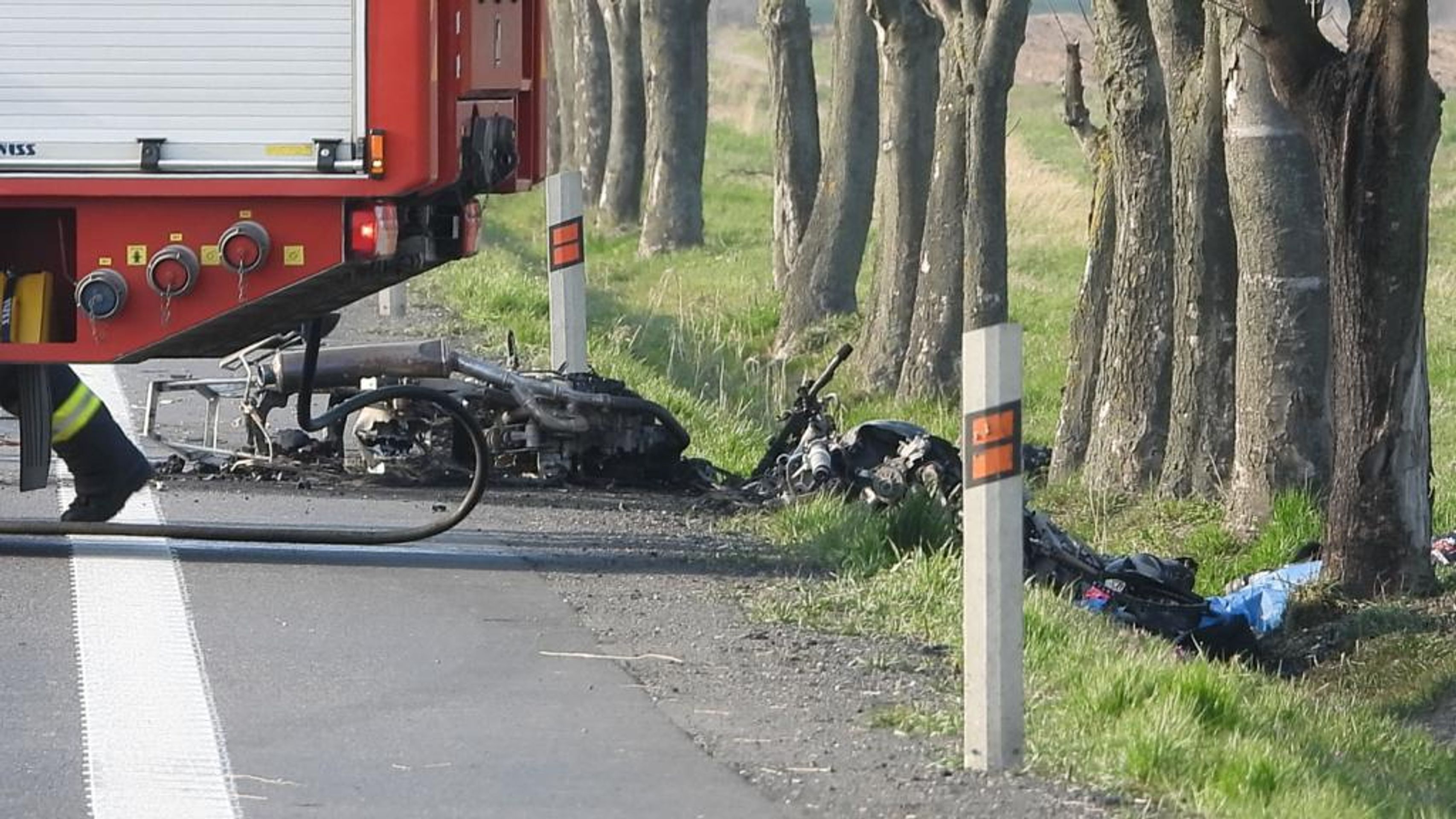 Nehoda dvou motocyklů u Poděbrad - 4 - GALERIE: Nehoda motorek u Poděbrad (4/7)