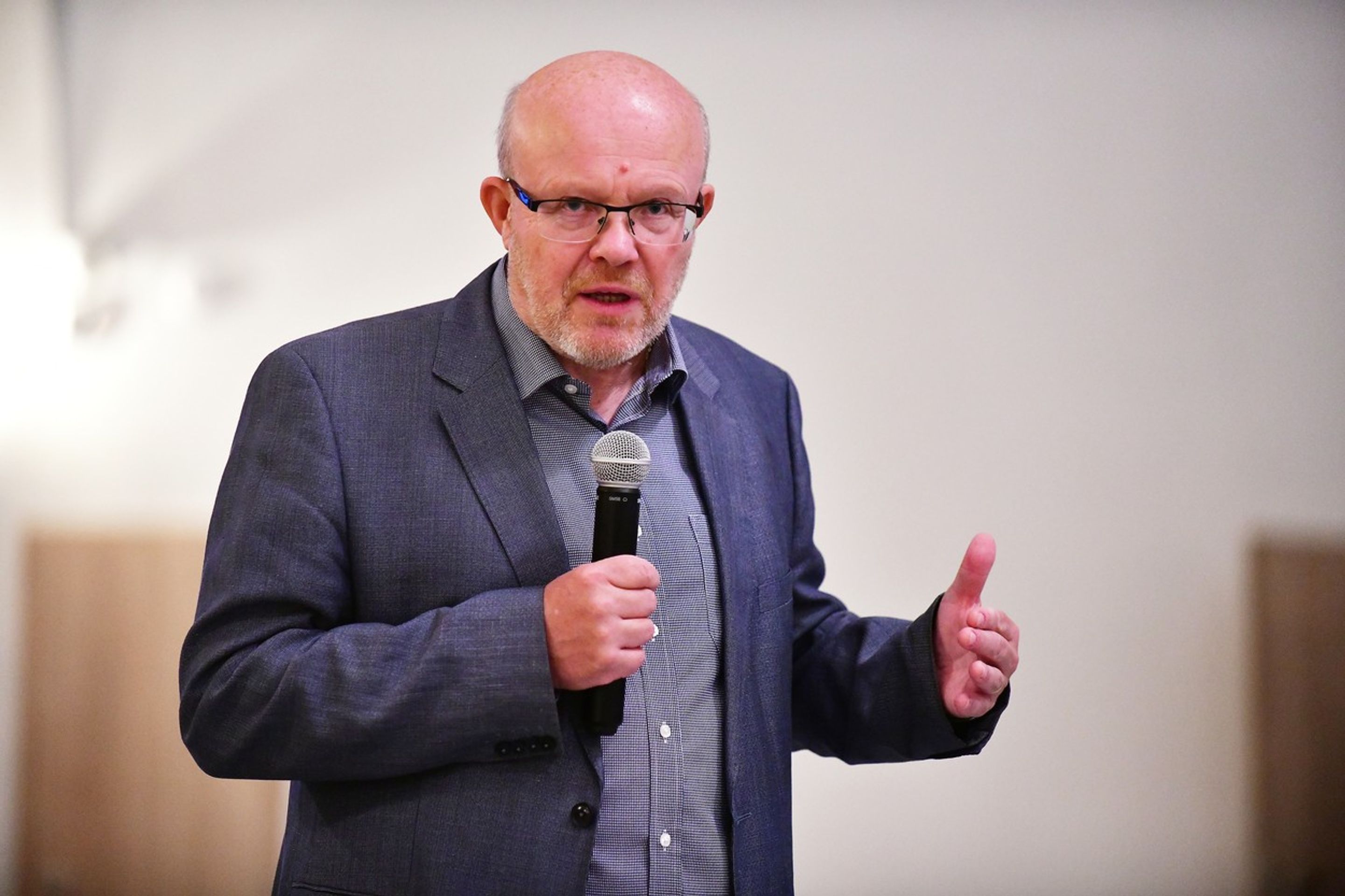 Ministr zdravotnictví - Vlastimil Válek - Jak by mohla vypadat nová vláda (4/13)