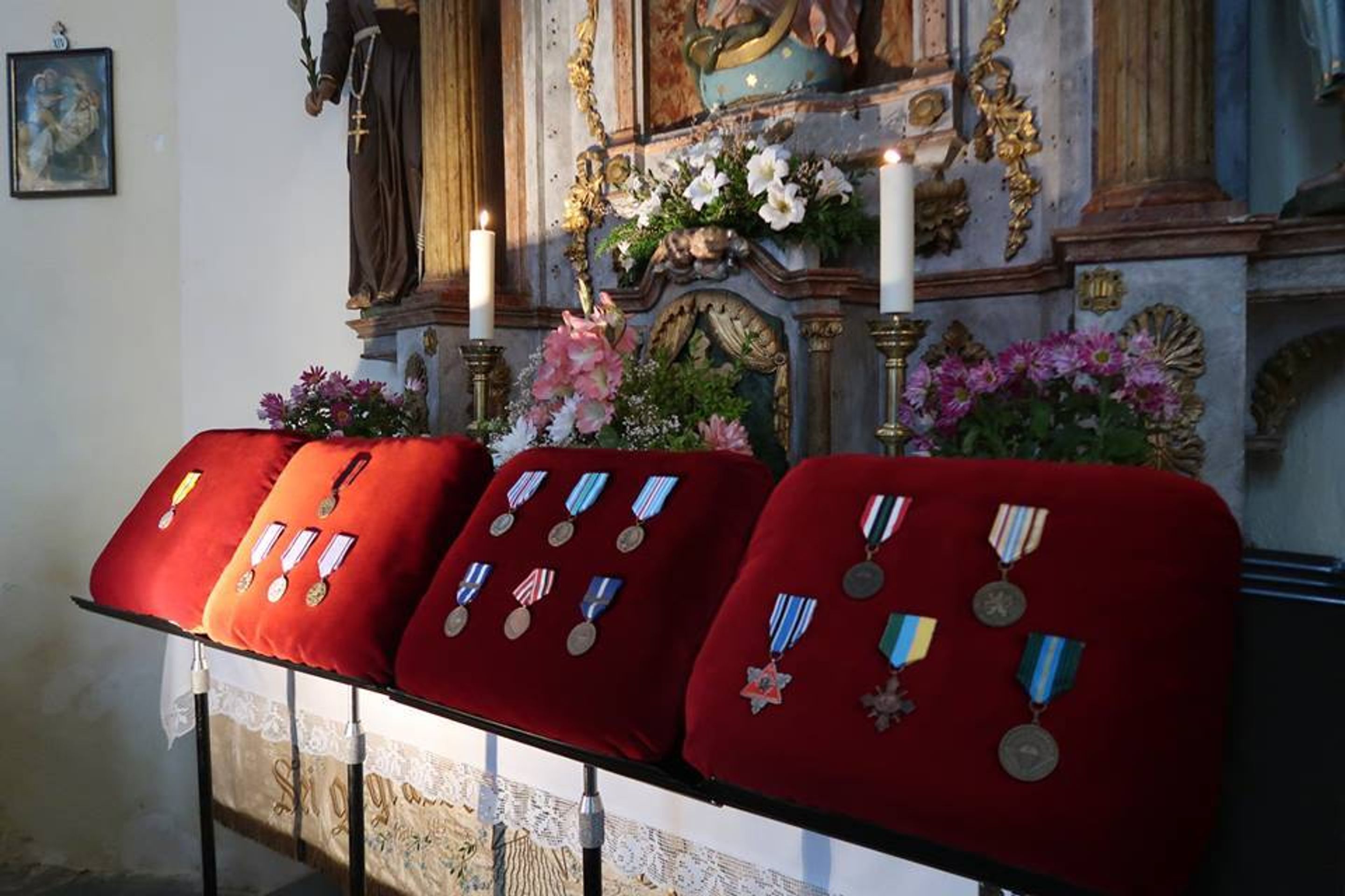 Rozloučení s válečným veteránem z Afghánistánu Jaroslavem Mevaldem - 8 - GALERIE: Rozloučení s válečným veteránem z Afghánistánu Jaroslavem Mevaldem (8/10)
