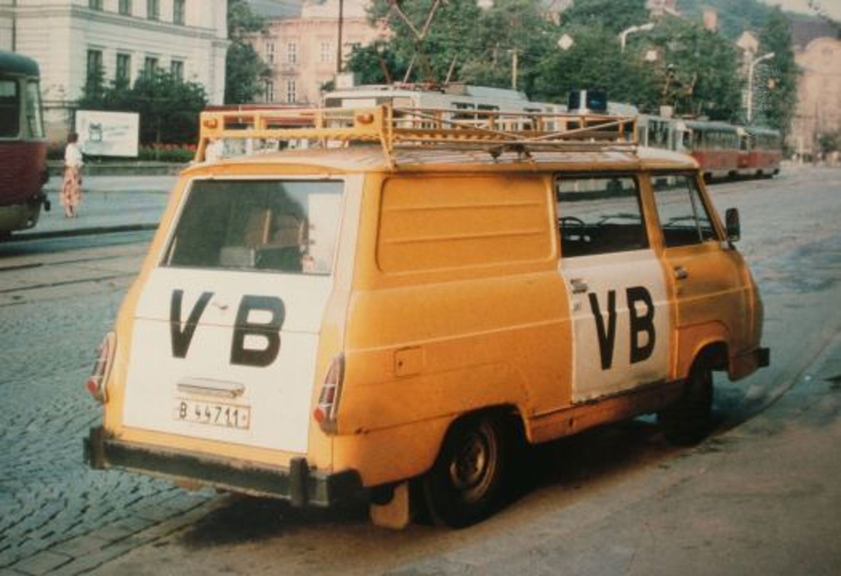 Kultovní Škoda 1203 - 80 - Fotogalerie: Kultovní “dvanda“ slaví. Podívejte se na originální úpravy (39/39)
