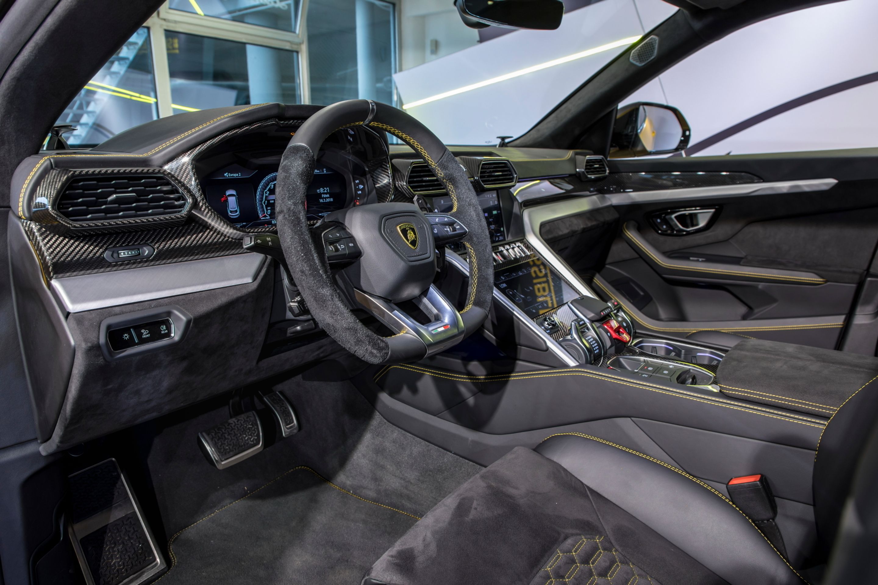 Lamborghini Urus - 9 - Fotogalerie: Nejdrsnější SUV Lamborghini Urus (22/30)