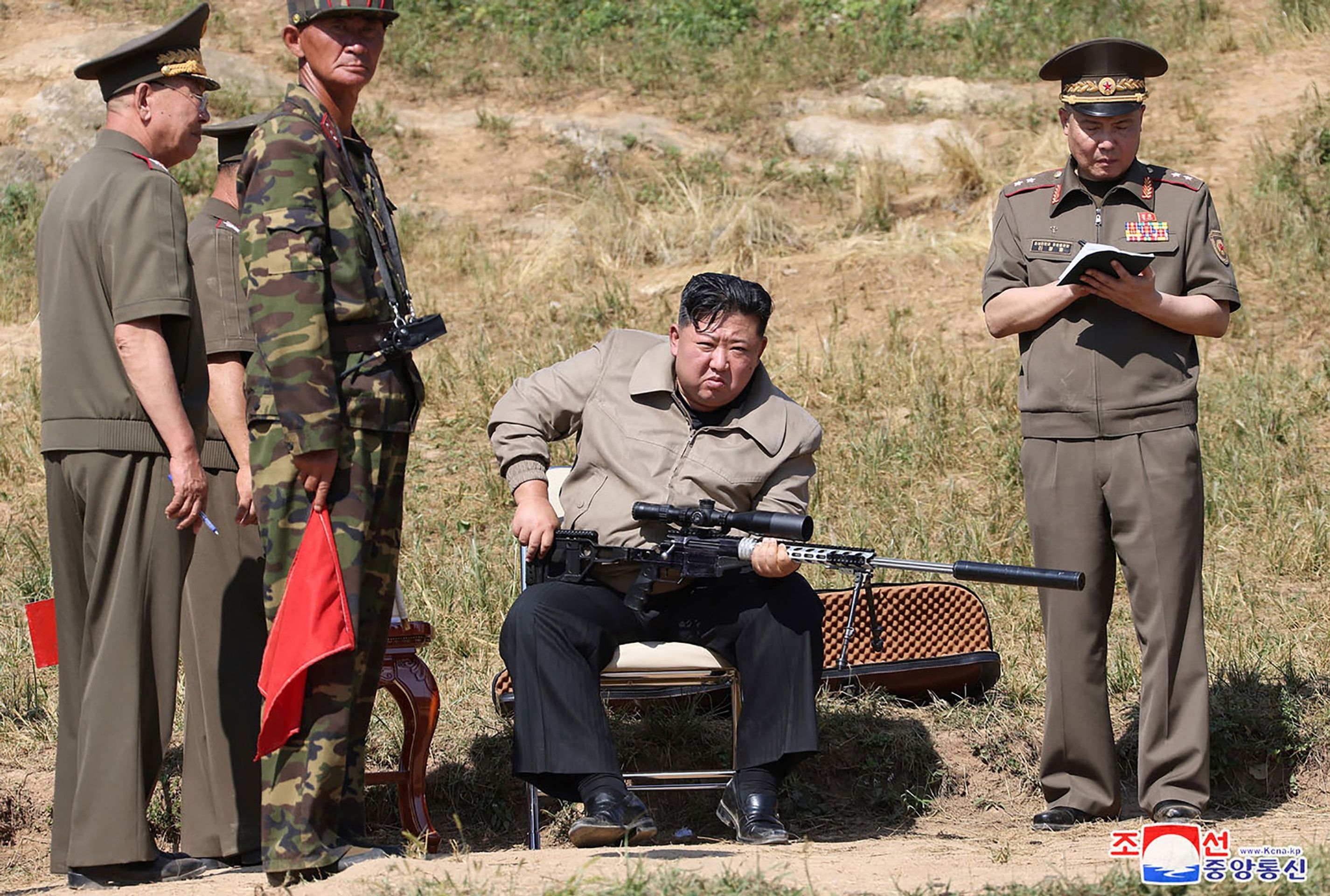 Kim Čong-un na inspekci (2) - Kim Čong-un na inspekci (4/5)