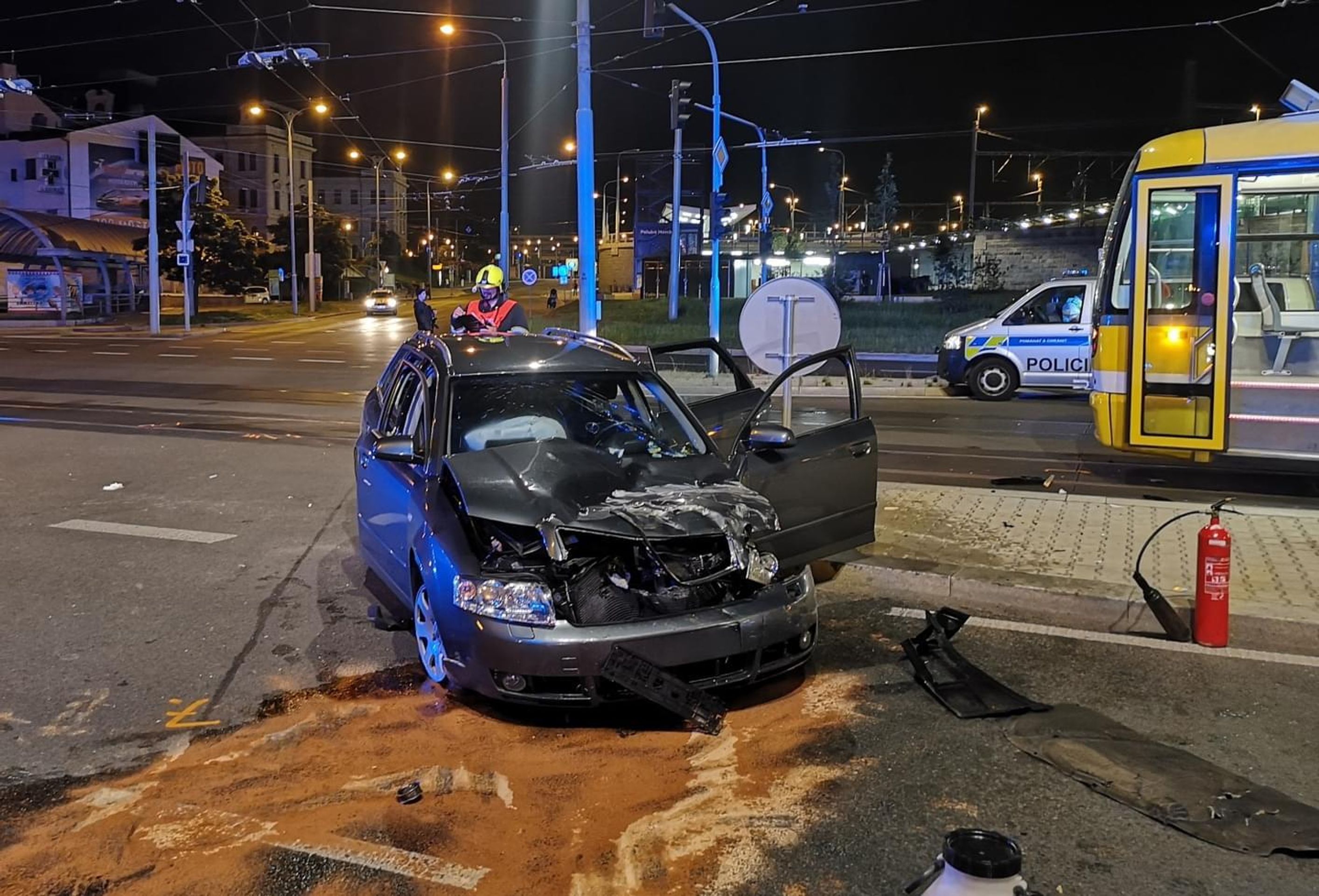 Srážka auta a tramvaje - 4 - GALERIE: Srážka auta a tramvaje (3/6)