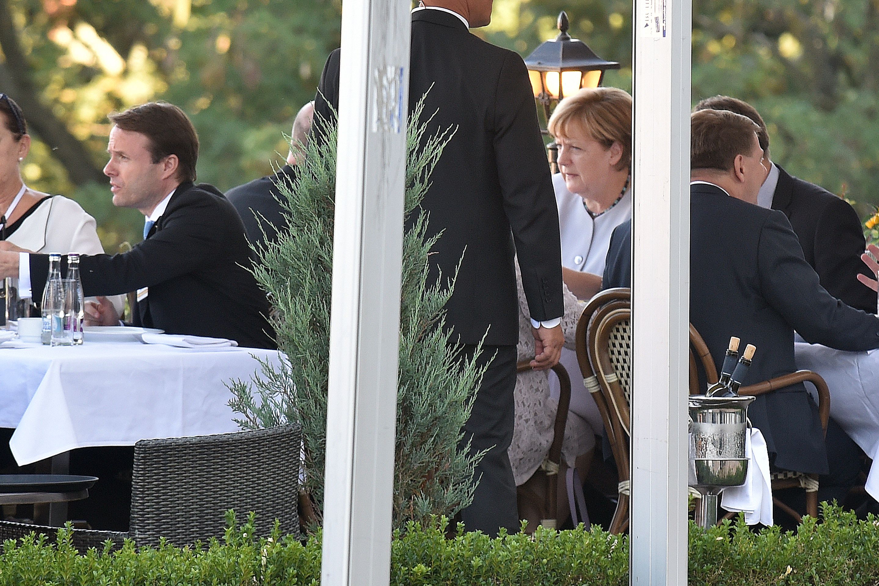 Angela Merkelová v restauraci - 6 - GALERIE: Přípravy na setkání s Angelou Merkelovou (14/16)