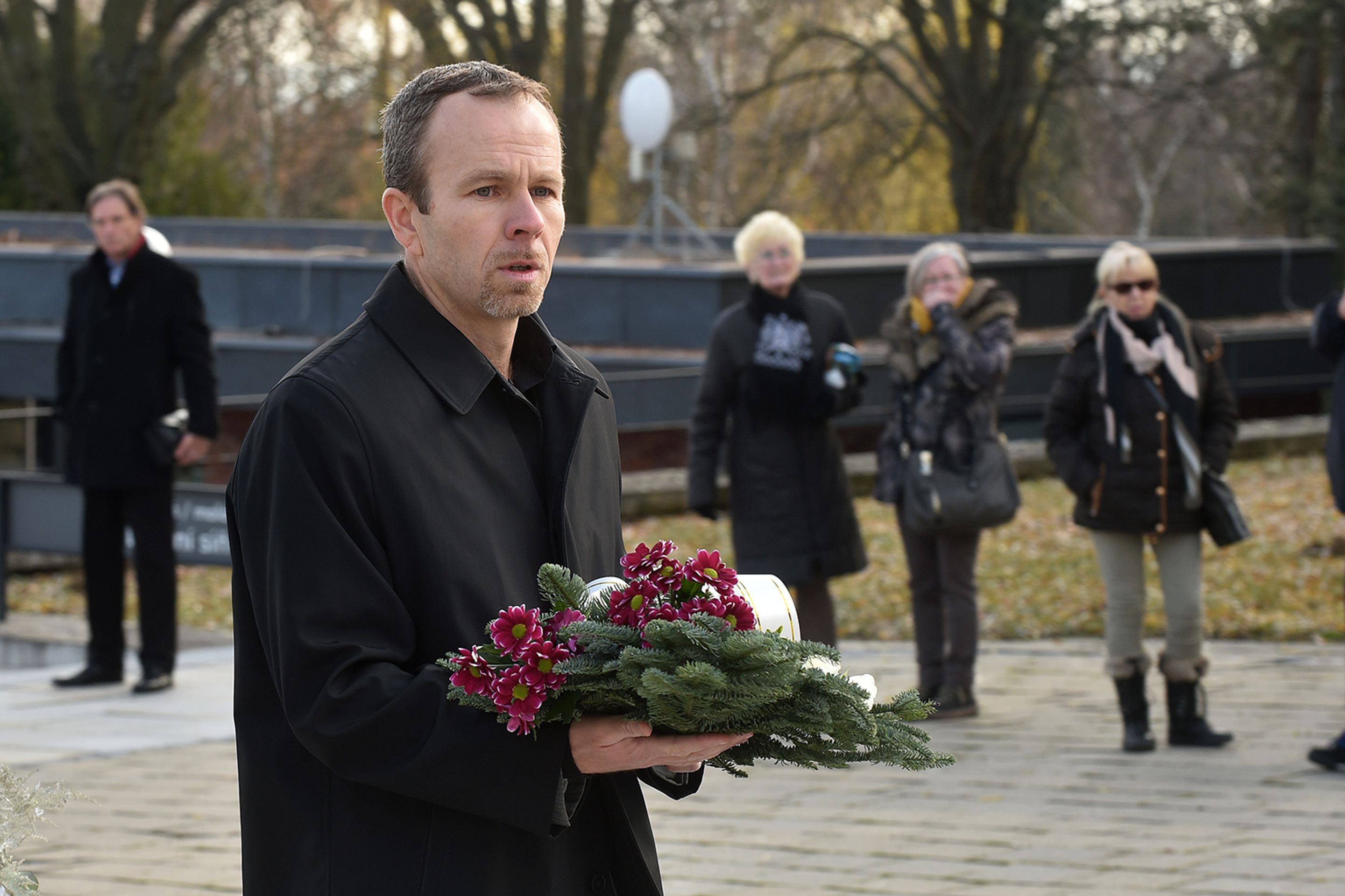 Smuteční hosté na pohřbu Jany Novotné - GALERIE: Rozloučení s Janou Novotnou (19/32)