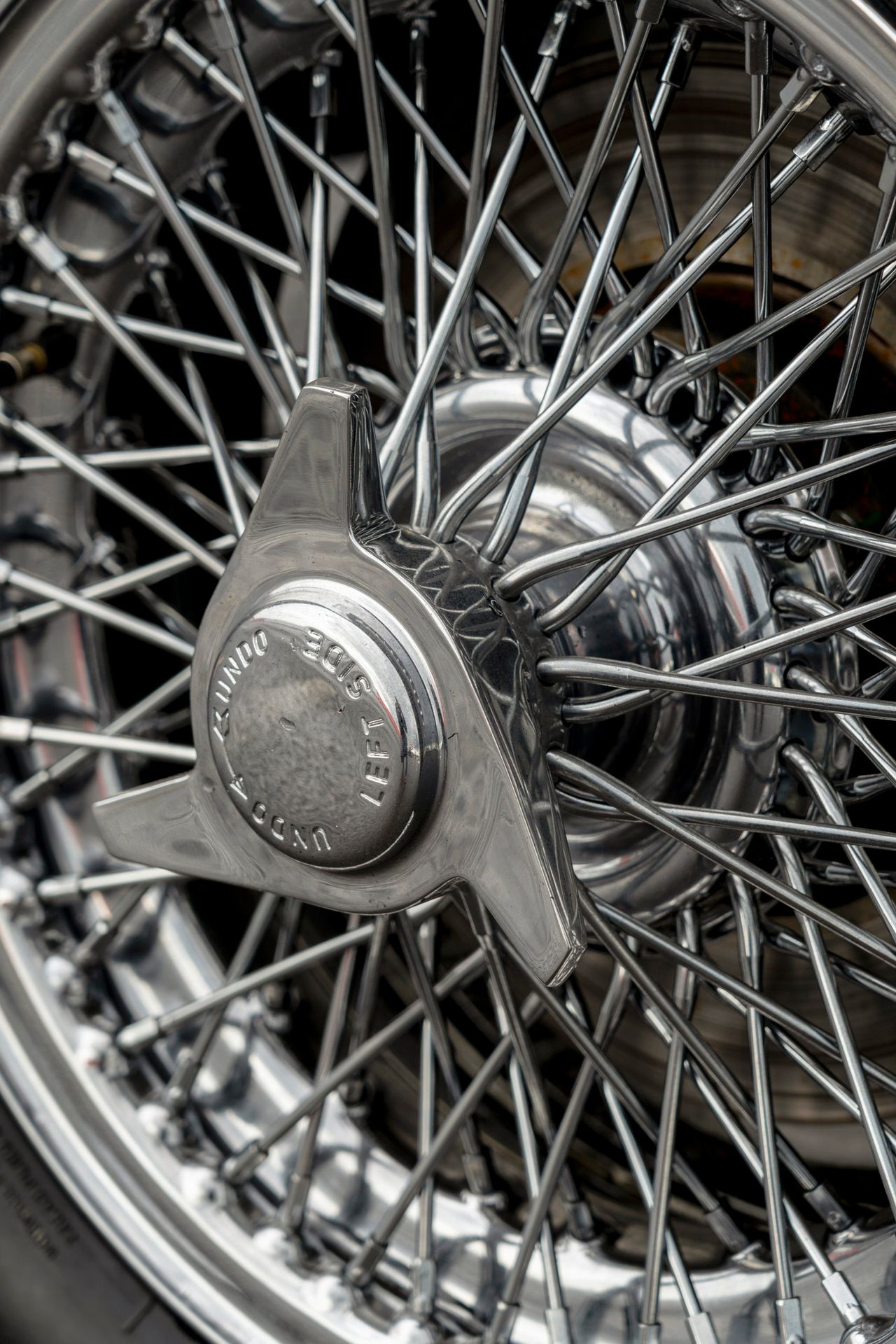 Aston Martin DB5 podle Jamese Bonda - 53 - Fotogalerie: Prohlédněte si výzbroj Aston Martin DB5 podle Jamese Bonda (21/32)