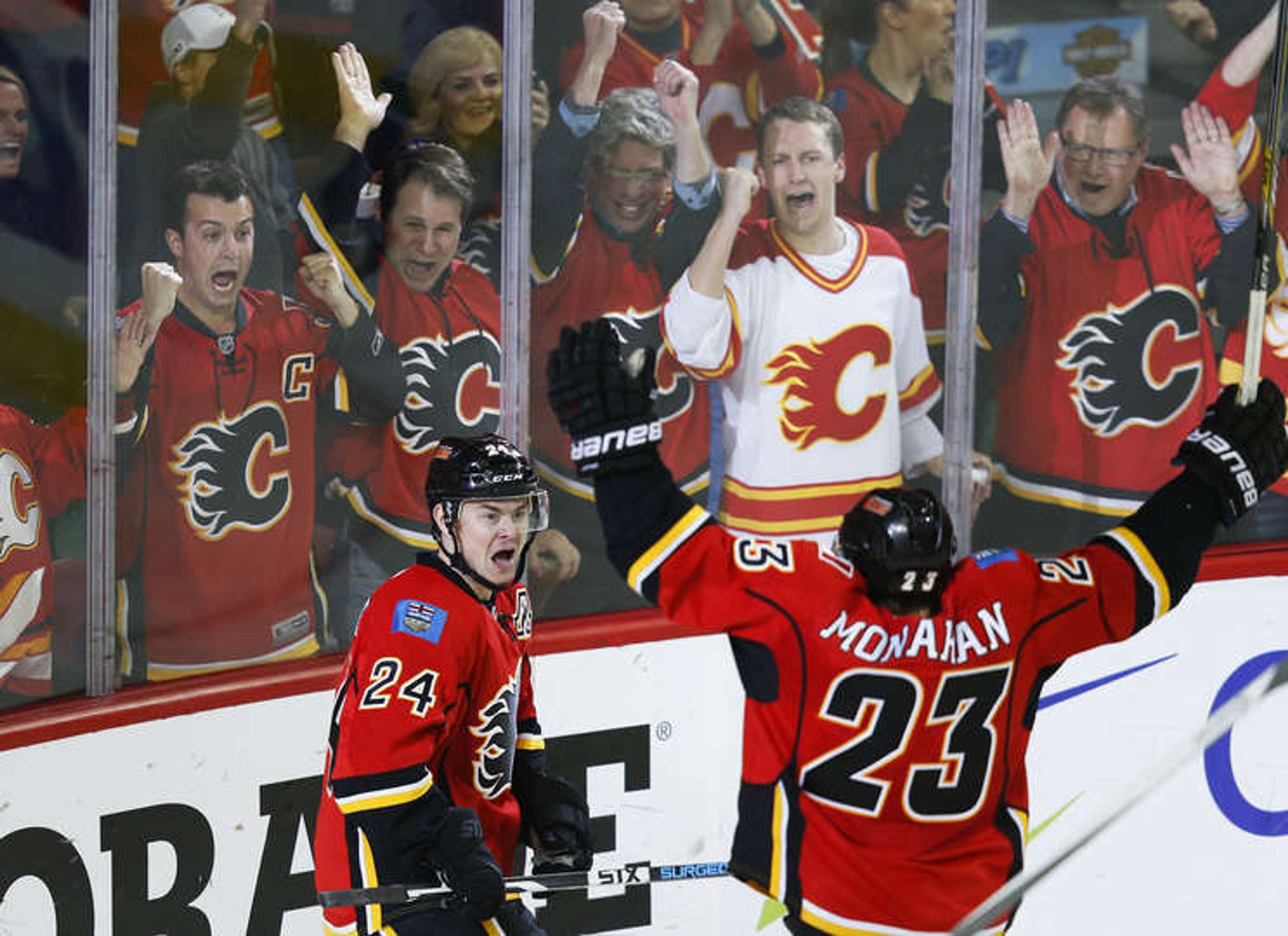 Červené peklo v Calgary a Jiří Hudler - 1 - GALERIE: Červené peklo v Calgary a Jiří Hudler (7/7)