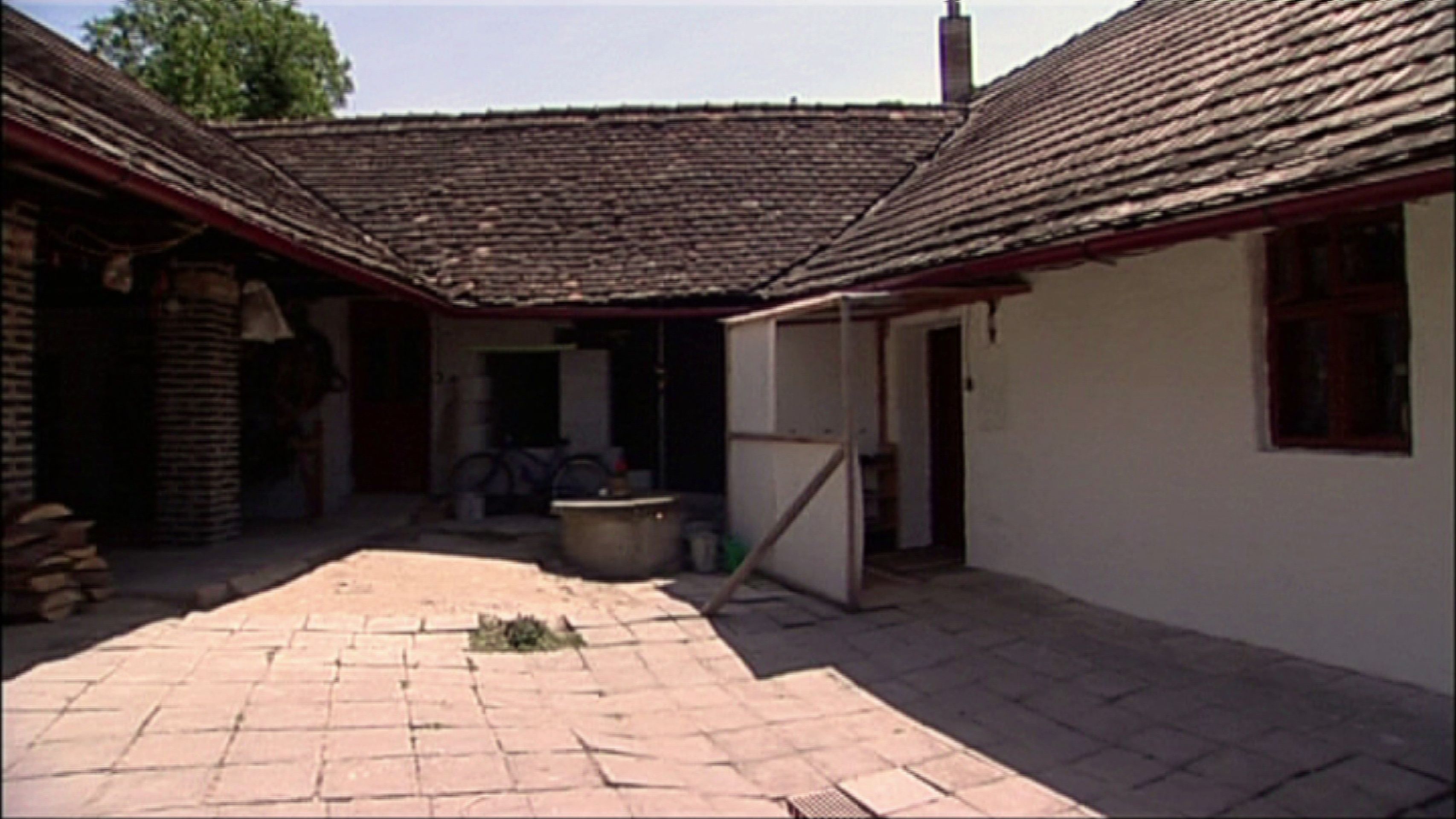 Výměna manželek: Luxus vystřídá jedna místnost a starost o hospodářství! - 5 - GALERIE: Výměna manželek: Luxus vystřídá jedna místnost a starost o hospodářství! (6/28)