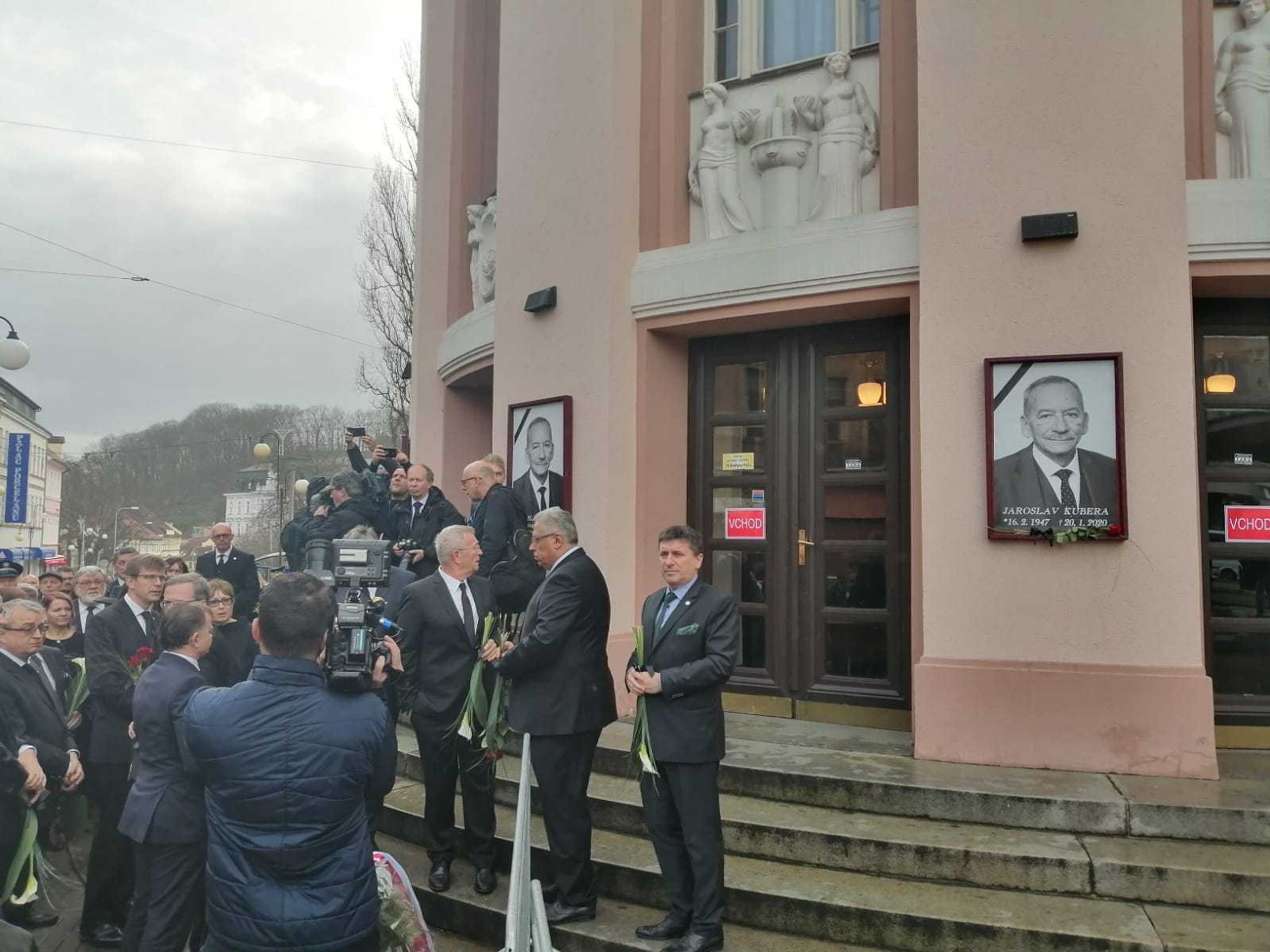 Rozloučení se zesnulým Kuberou - 5 - GALERIE: Rozloučení s Jaroslavem Kuberou (10/12)
