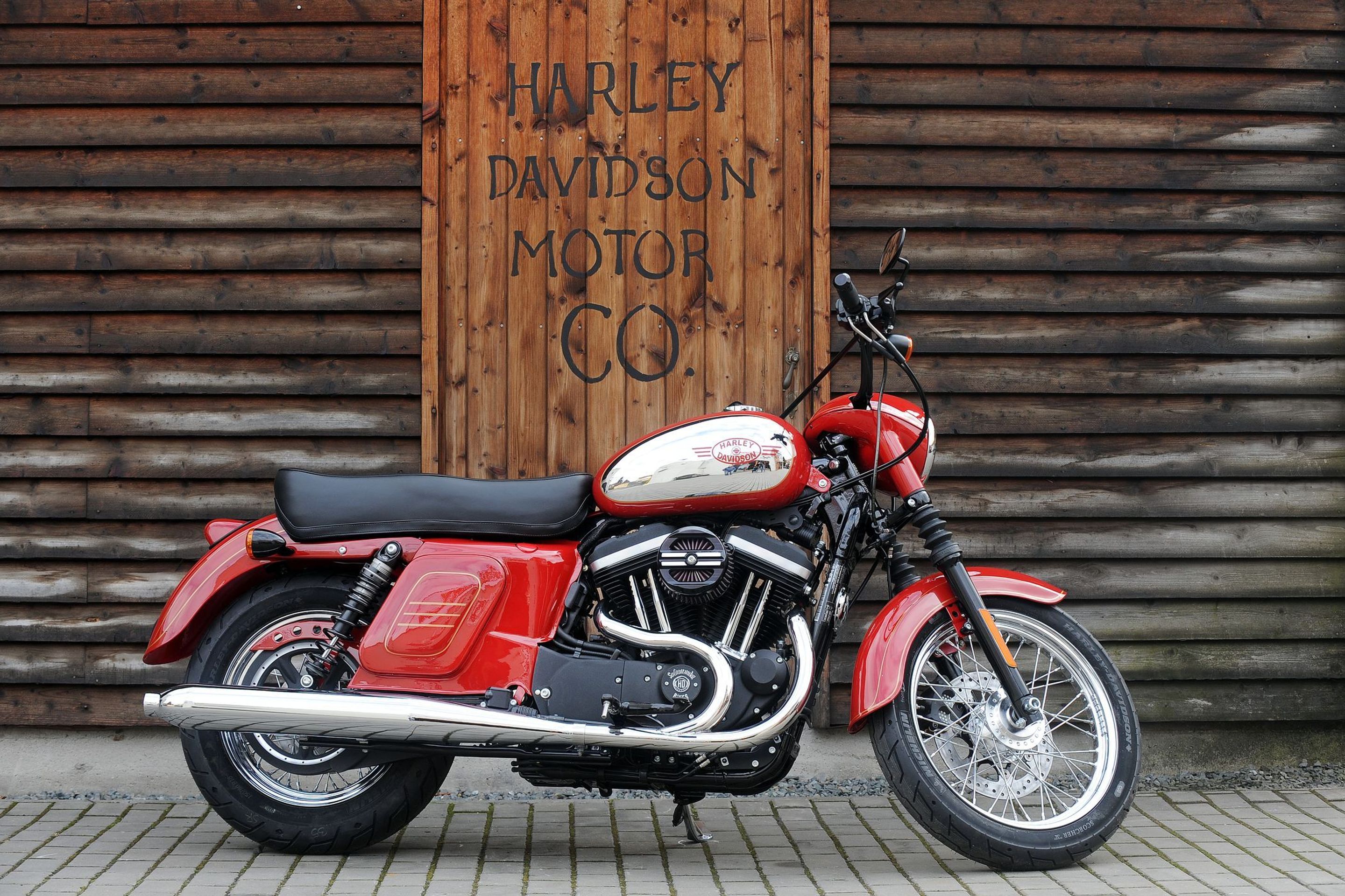 Přestavba motocyklu Harley-Davidson - 1 - GALERIE: Přestavba motocyklu Harley-Davidson (3/13)