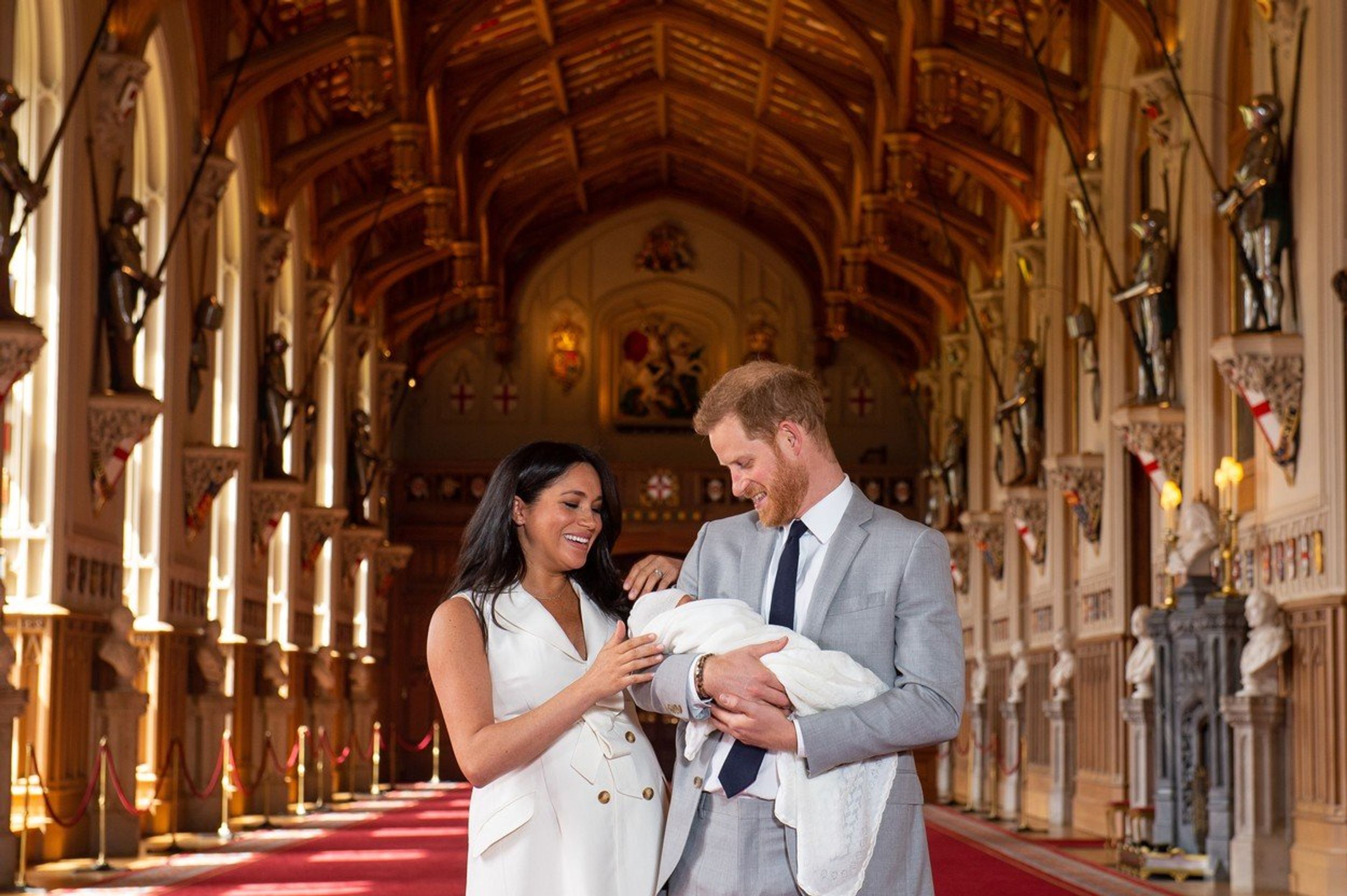 Meghan a Harry ukázali svého syna - GALERIE: Archie a Charles (7/8)