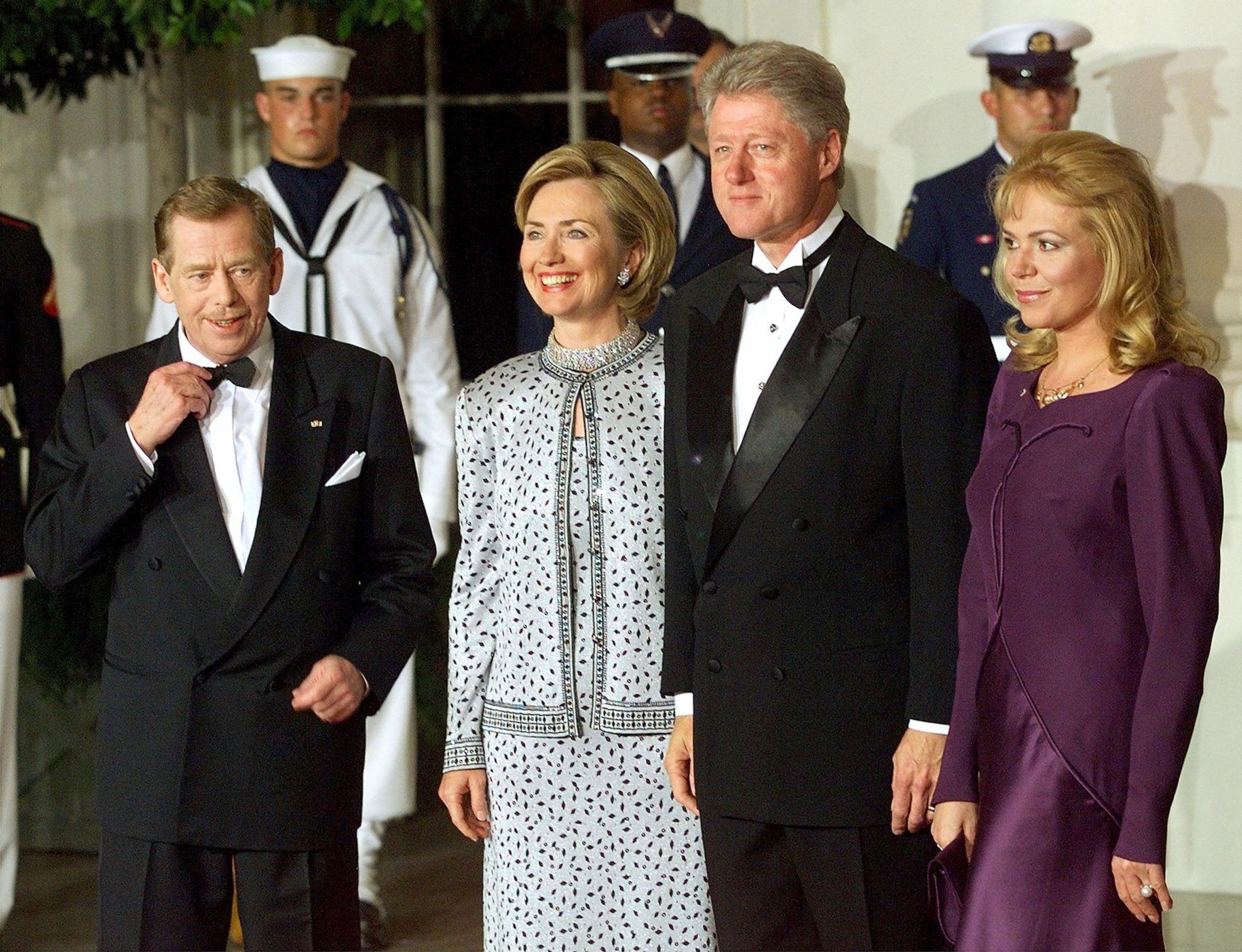 Václav Havel, Hillary a Bill Clintonovi, Dagmar Havlová, 16. 9. 1998 Washington - Dagmar Havlová a Bill Clinton (1/4)