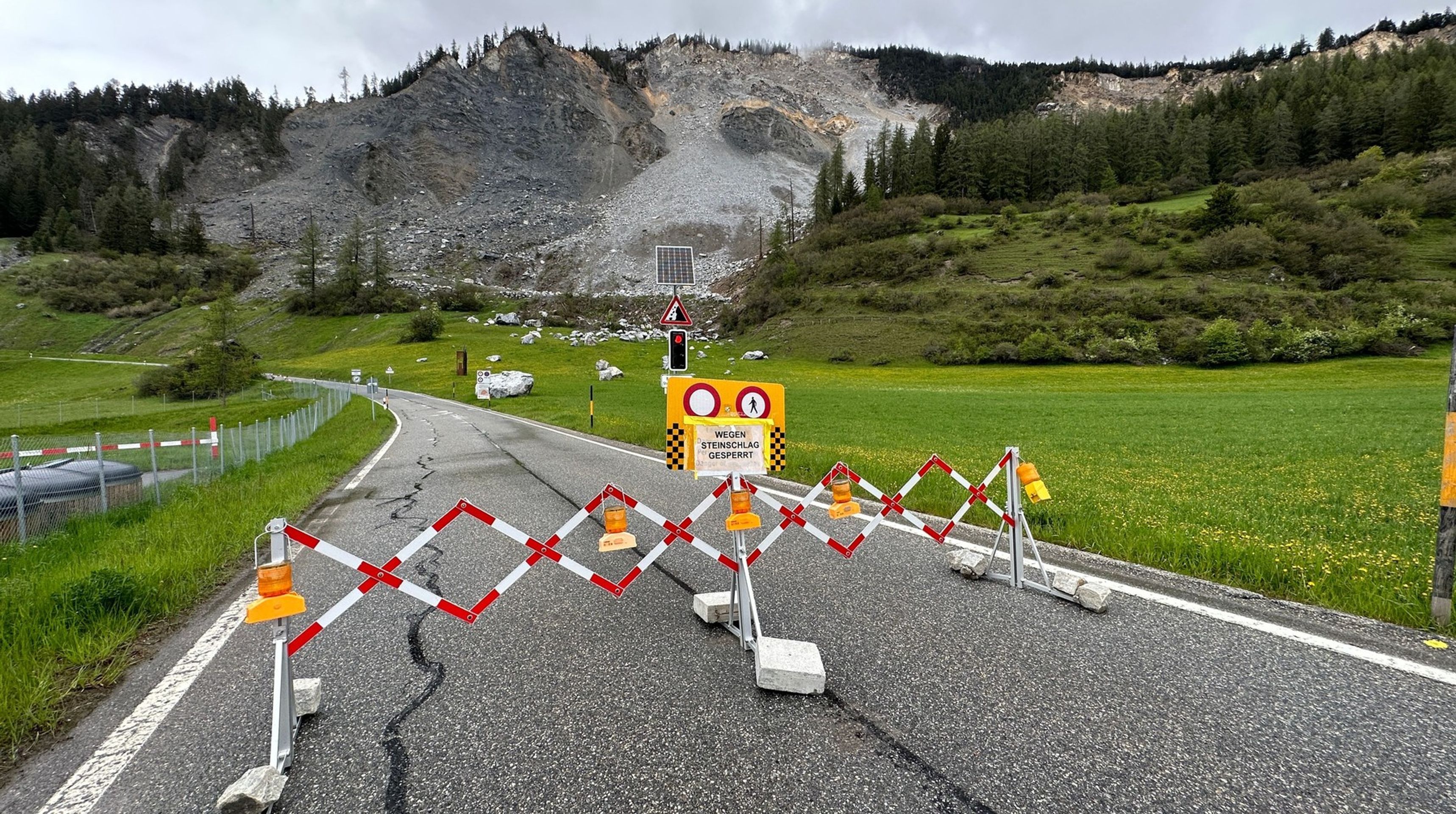 Švýcarská vesnice Brienz - Pád skalního masivu na vesnici Brienz (5/6)
