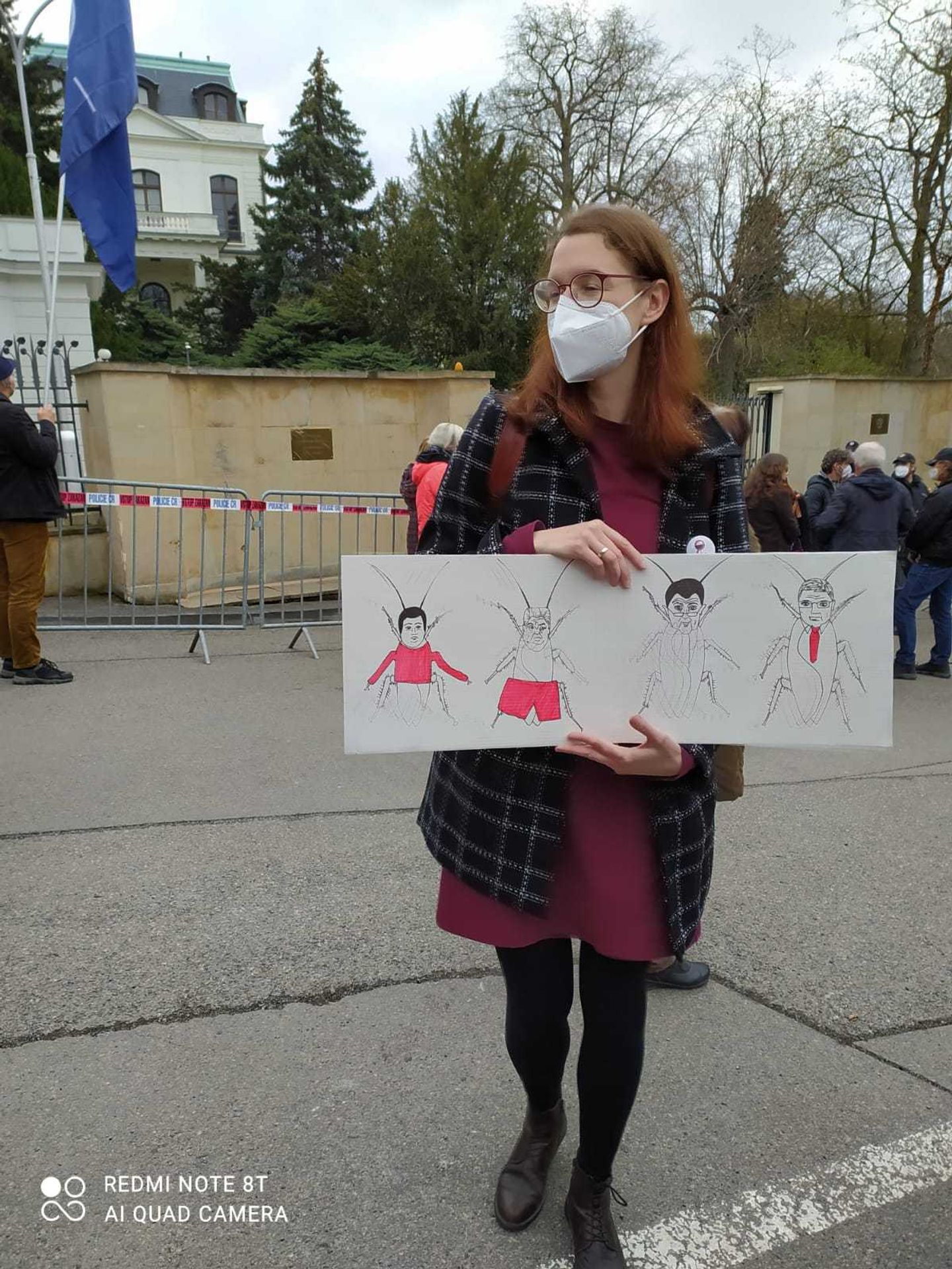 Protesty před ruskou ambasádou - 8 - GALERIE: Protesty před ruskou ambasádou v Praze (8/14)