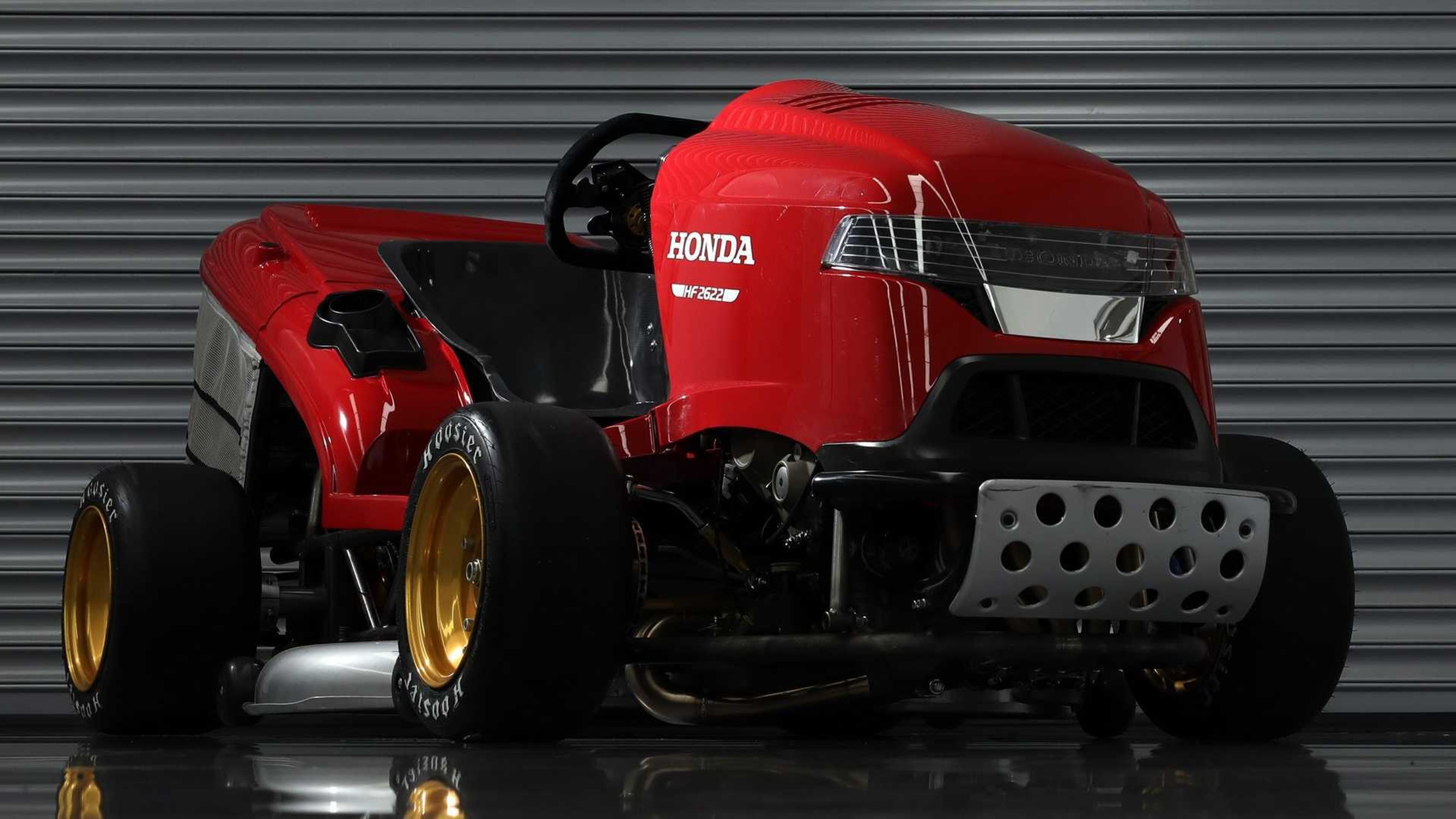 Honda Mean Mower V2 - 11 - Fotogalerie: Nejrychlejší sekačka na světě (7/9)
