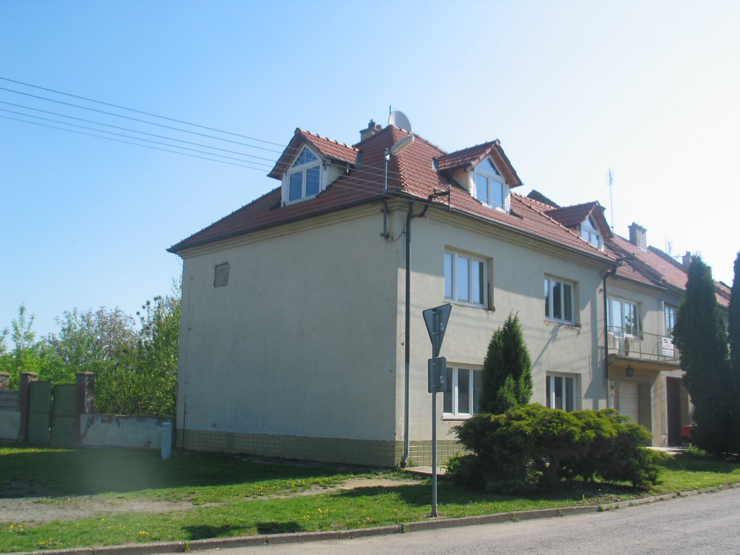 Dům v Určicích (Prostějov) Minimální kupní cena 2 732 000 Kč - REALITNÍ VÝPRODEJ! Stát se zbavuje stovek nemovitostí. PŘEHLED (12/15)