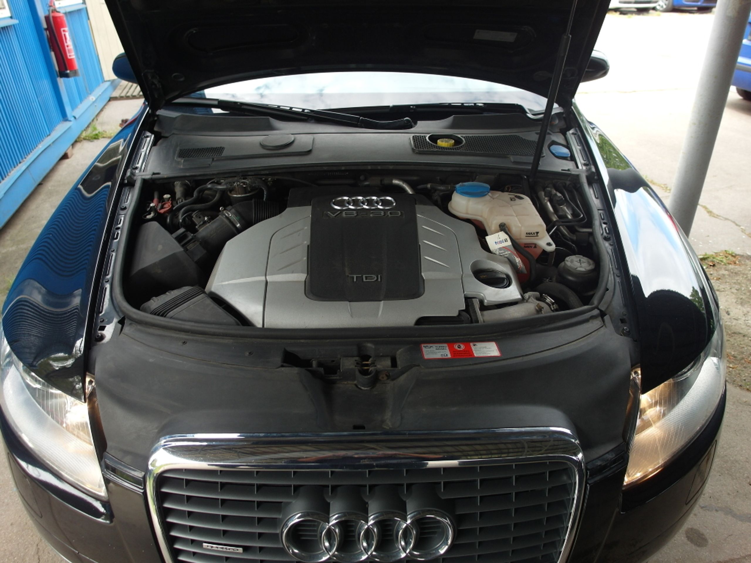 Audi A6 - GALERIE: mafiánská Audi A6 na prodej (3/5)