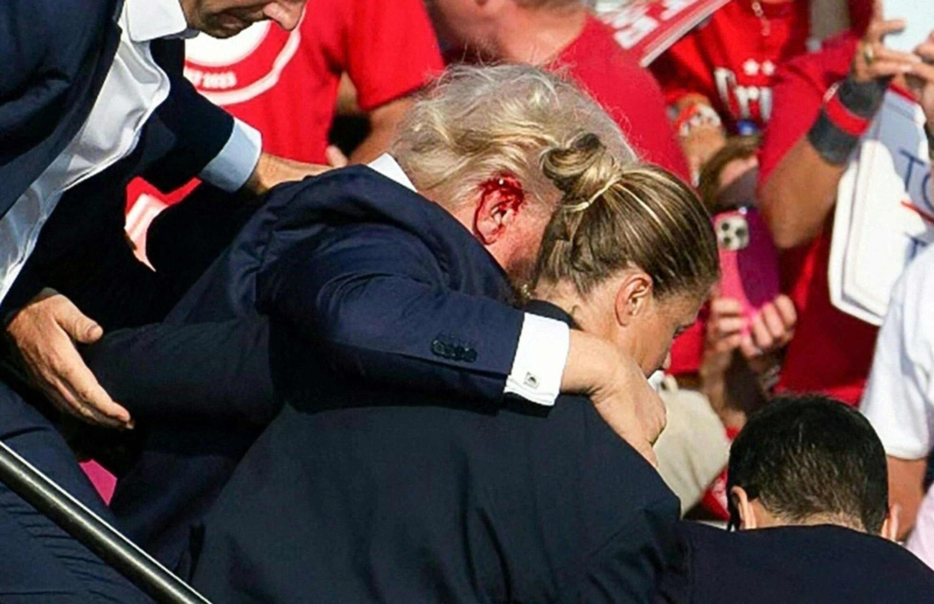 Střelba na Trumpově mítinku - Donald Trump (11/17)