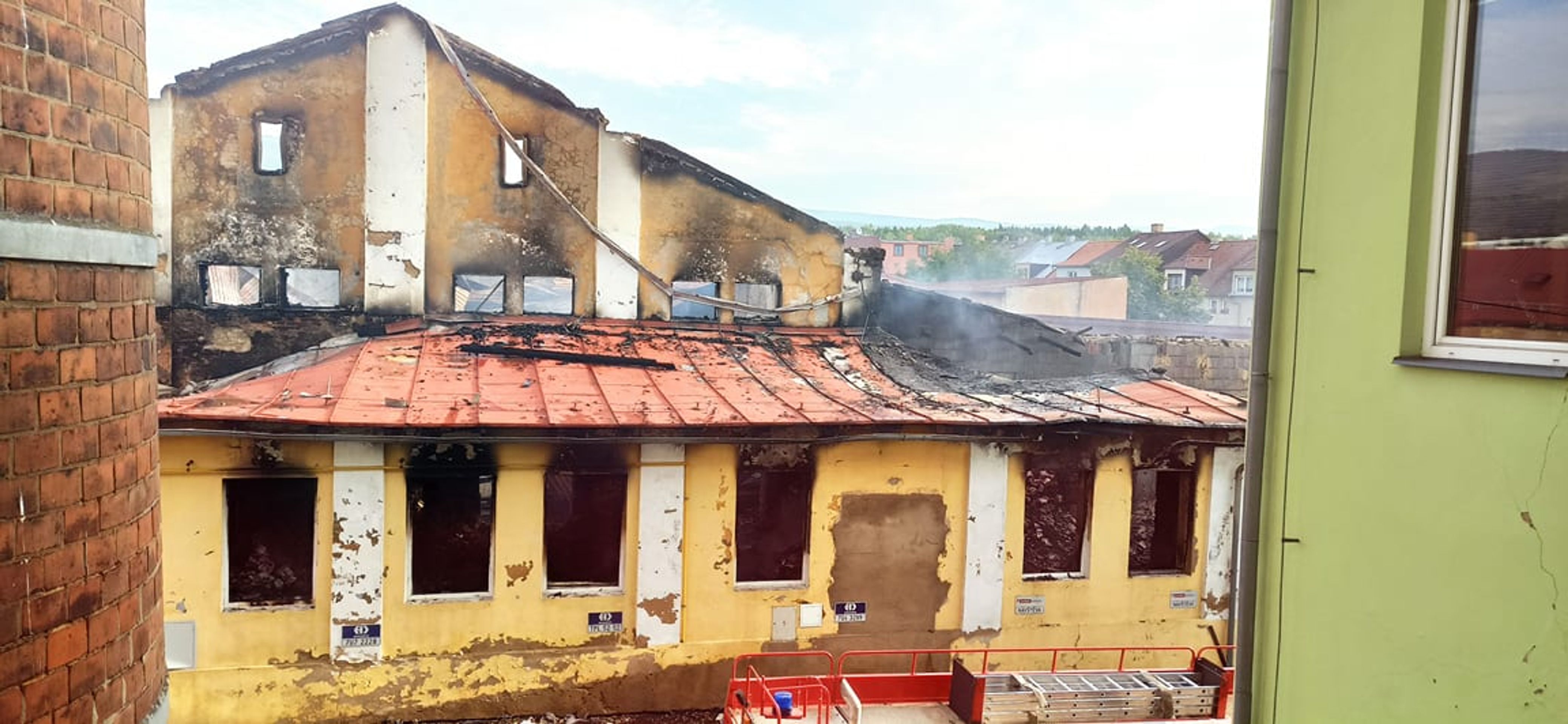 Požár papírny na Teplicku - GALERIE: Požár haly s papírem na Teplicku (6/6)