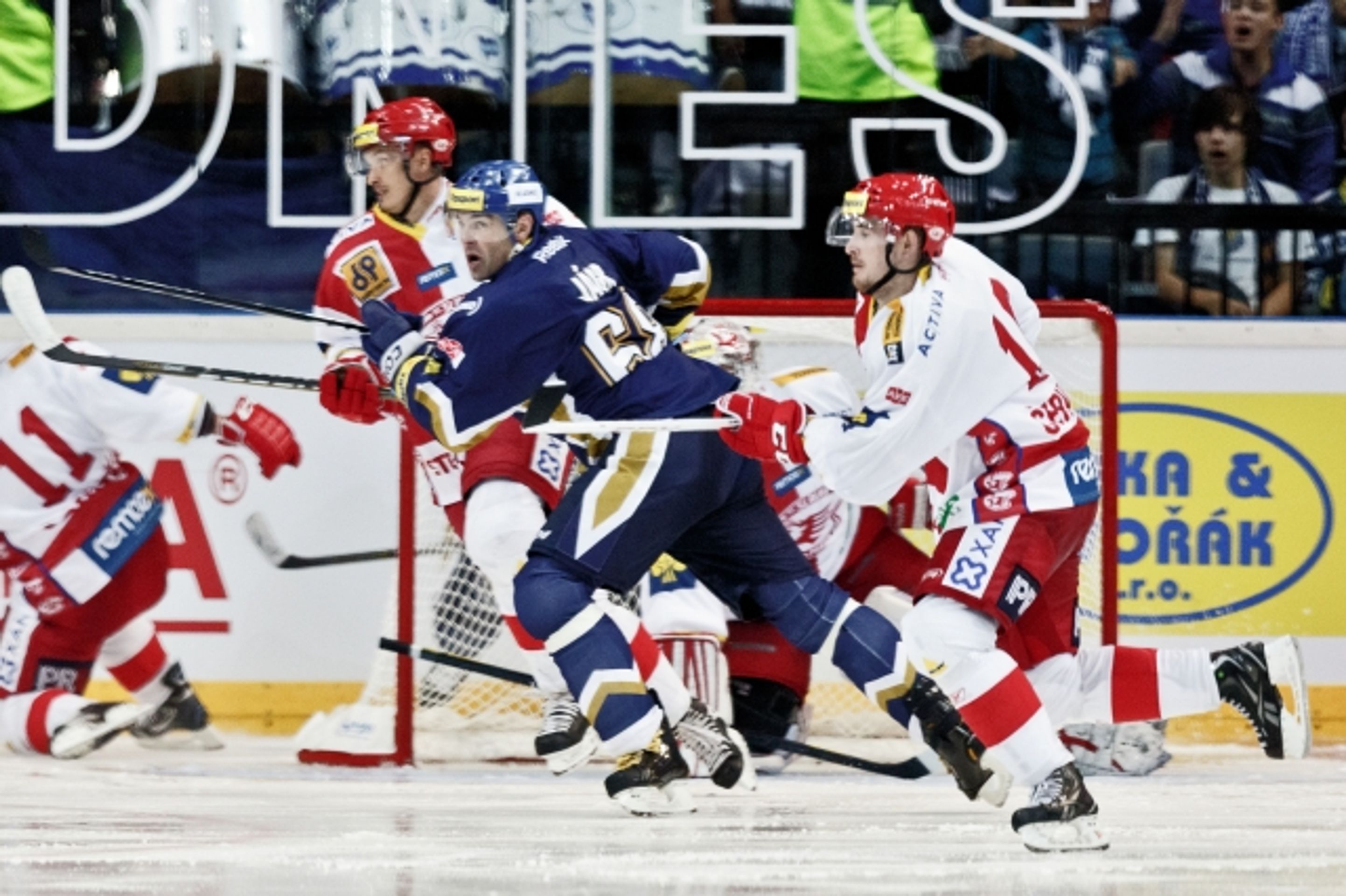 Jaromír Jágr byl dobře střežený - GALERIE: Jágr, Plekanec, Červenka...Přehlídka hvězd z NHL (3/14)