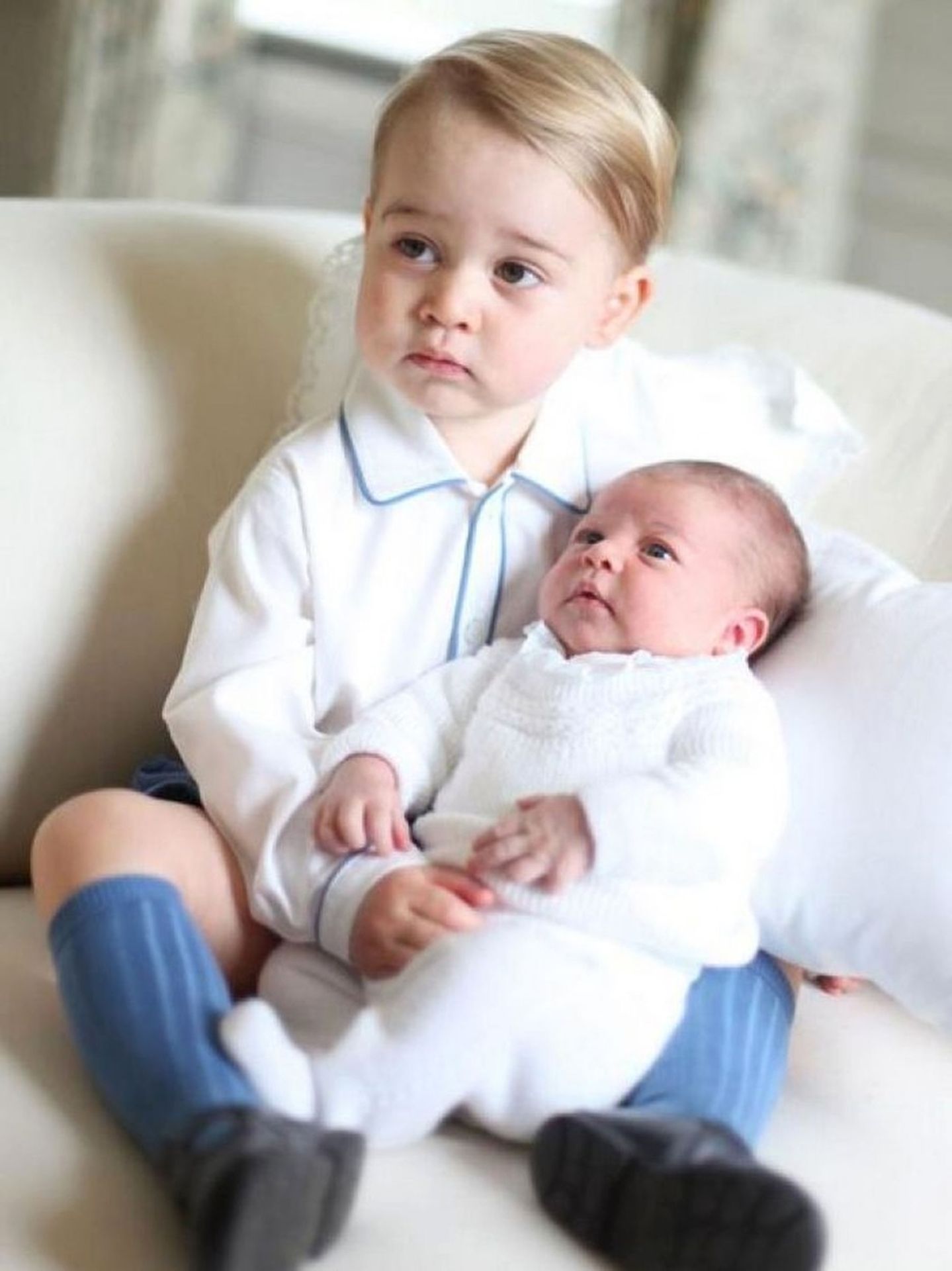 První oficiální snímky princezny Charlotty a prince George, vyfotila je vévodkyně Kate - 1 - Princezna Charlotte (43/46)