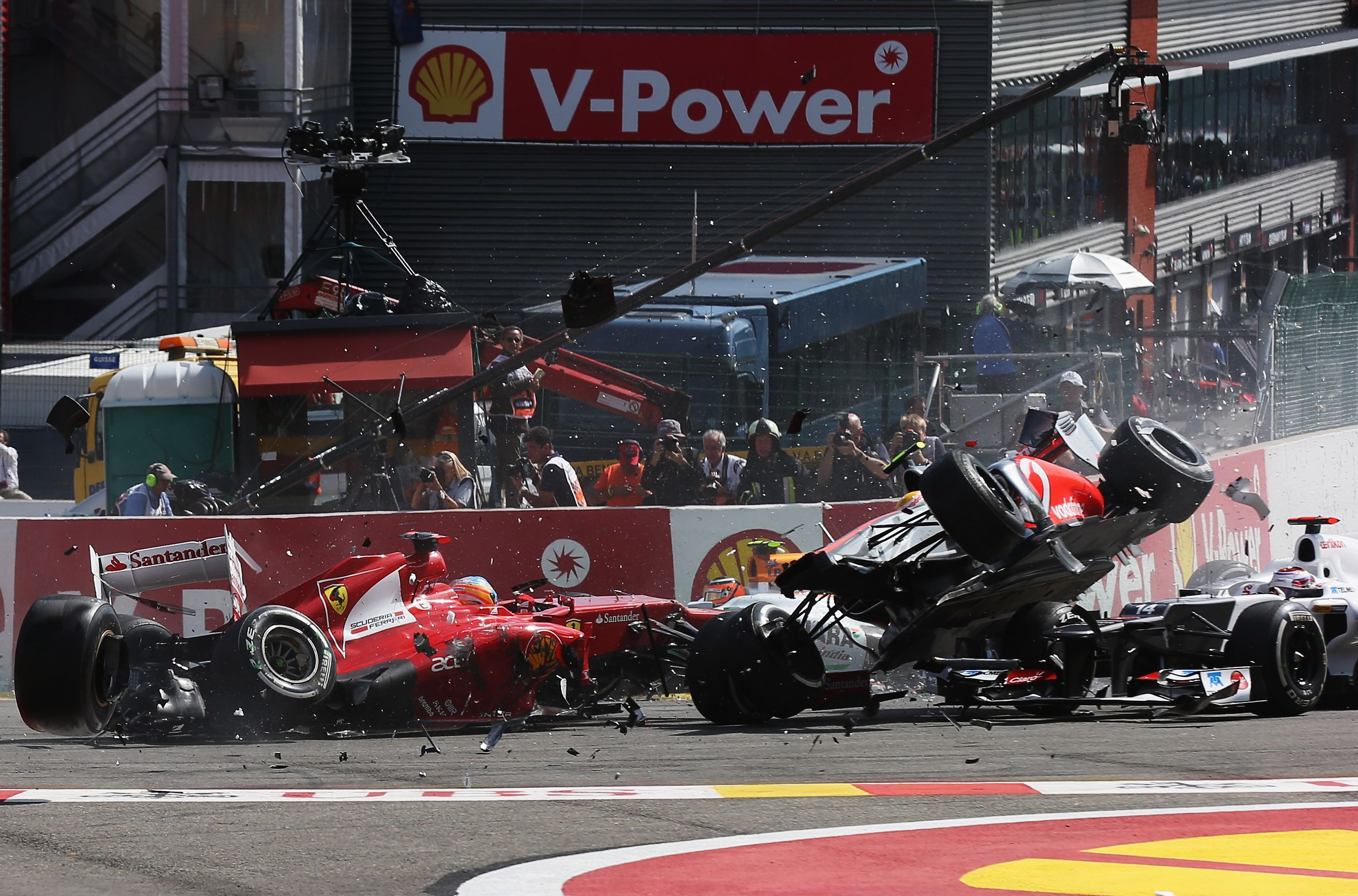 Hromadná nehoda ve Spa - 16 - GALERIE: Hromadná nehoda v F1 ve Spa (3/18)