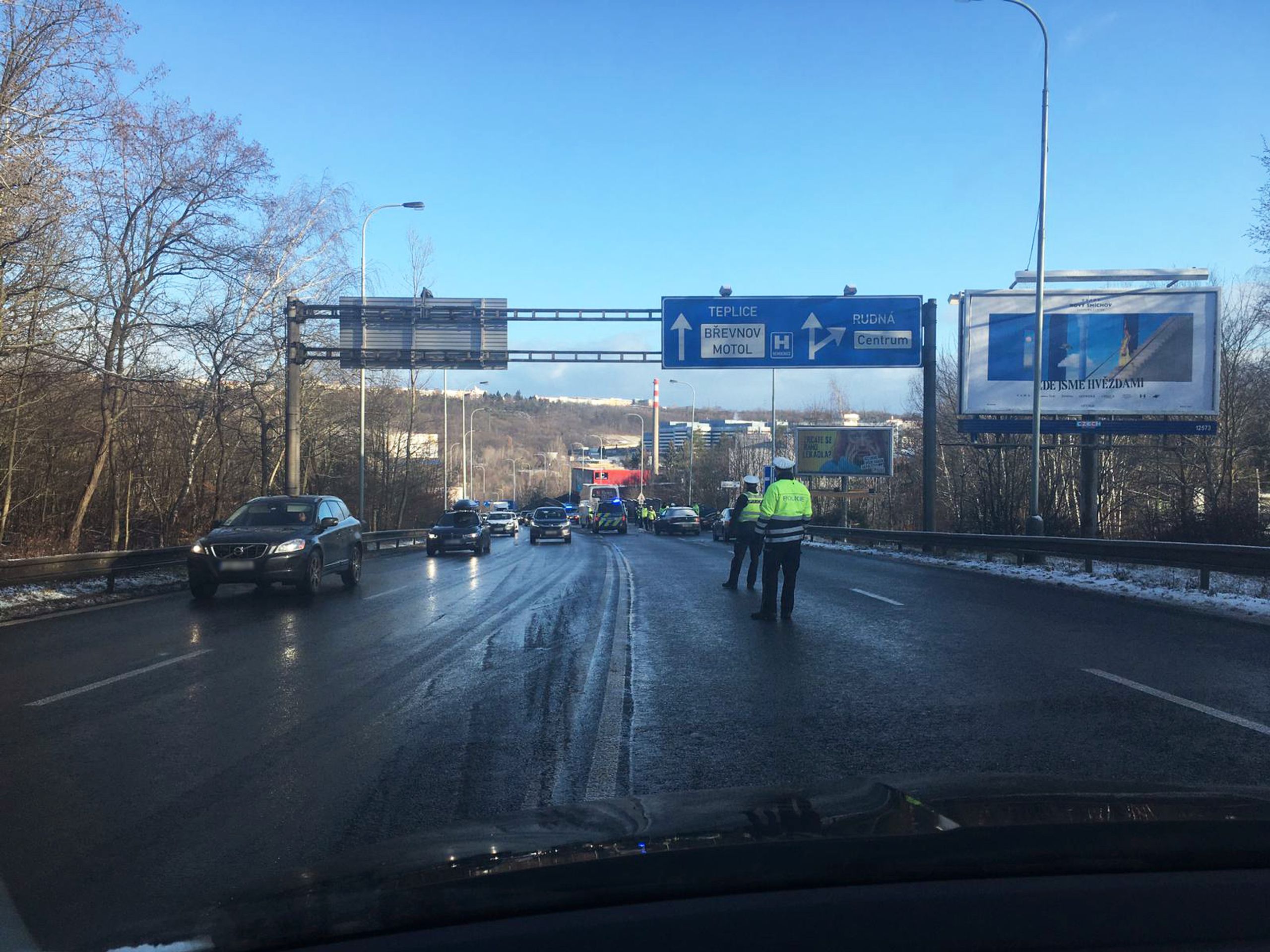 Tragická nehoda v Bucharově ulici v Praze - 4 - GALERIE: Tragická nehoda v Bucharově ulici v Praze (4/7)