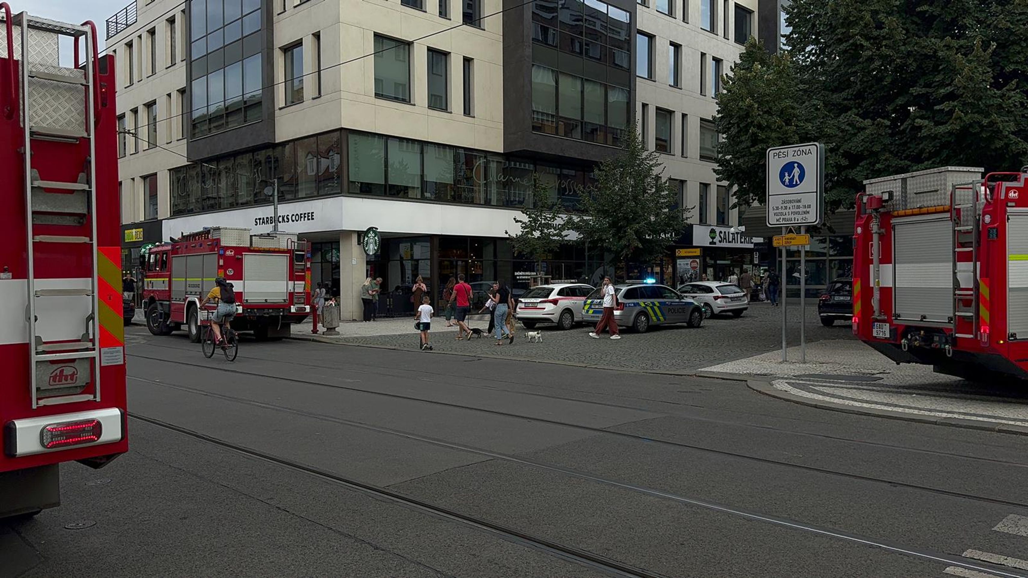 Ve stanici Křižíkova spadl slepec pod metro - Pád slepce pod metro (6/7)