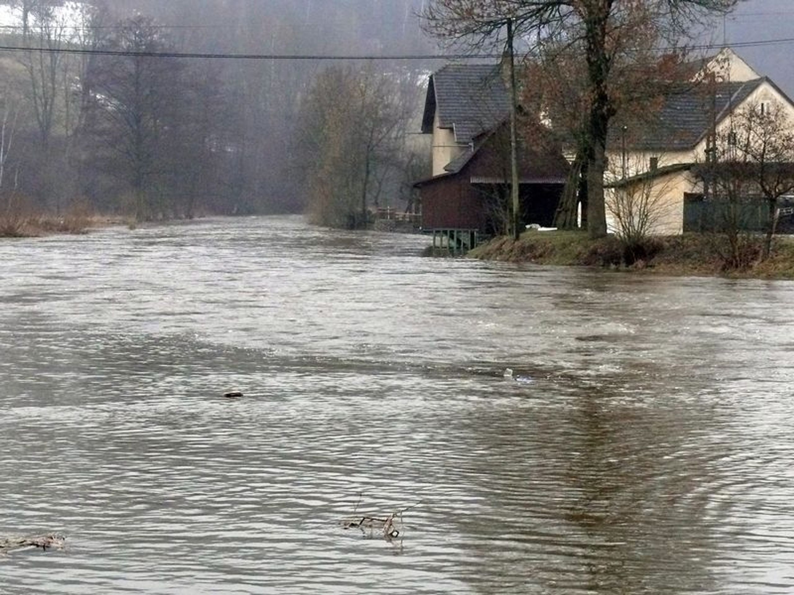 Zvednutá hladina řeky. Ilustrační foto. - Fotogalerie - Zvednutá hladina Svratky v Unčíně (4/4)