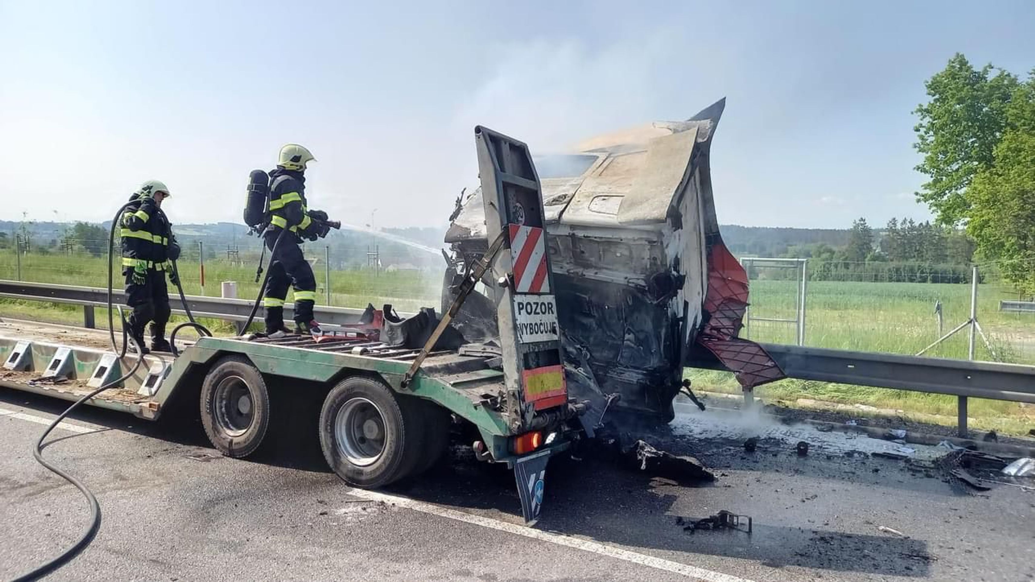 Dopravní nehoda nákladního vozu na dálnici D1 ve směru na Brno (4) - Dopravní nehoda nákladního vozu na dálnici D1 (6/7)