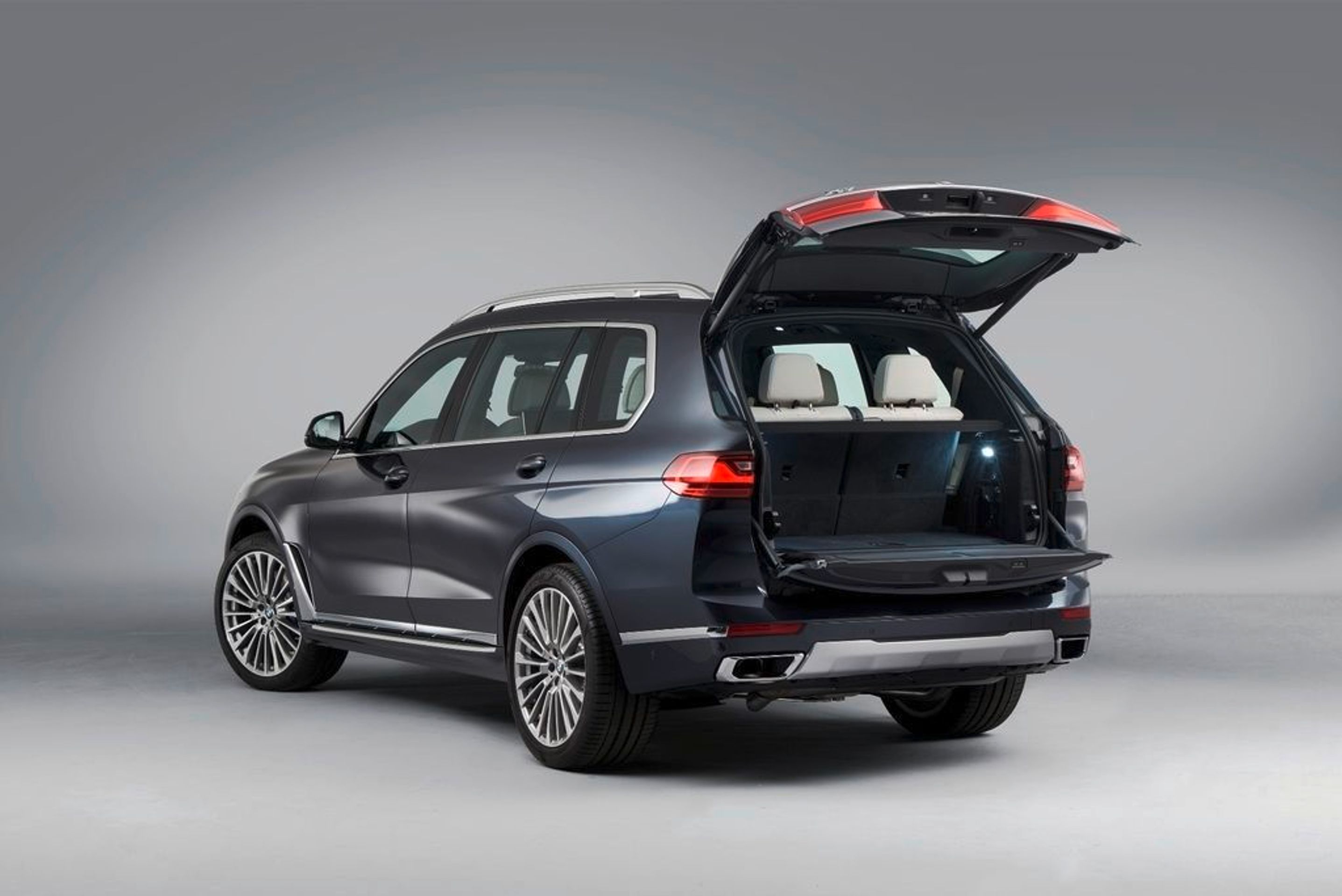 BMW X7 - 26 - Fotogalerie: Kolosální BMW X7 (9/24)