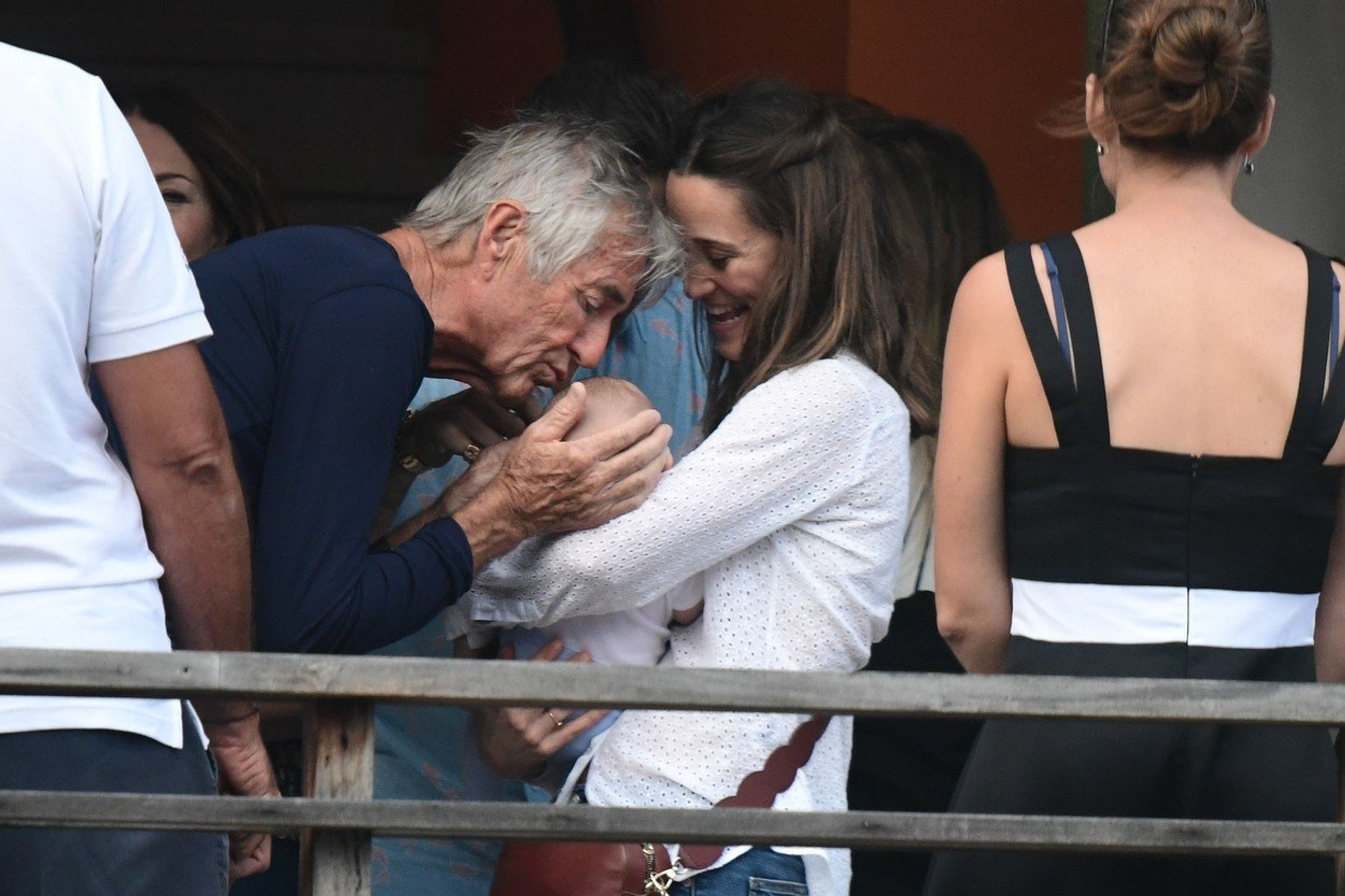 Pippa Middleton se svým miminkem - GALERIE: Pippa Middleton (5/6)