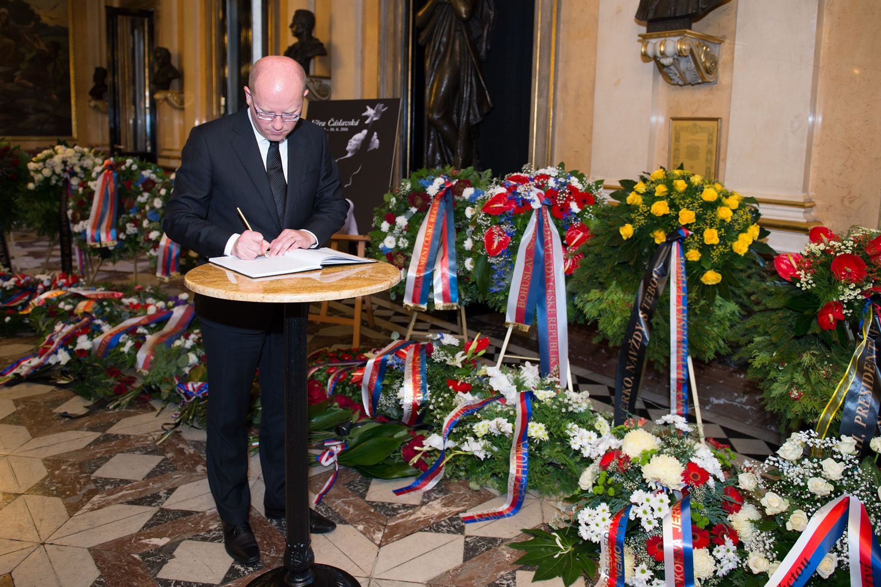 Poslední rozloučení s Věrou Čáslavskou - 15 - GALERIE: Poslední rozloučení s Věrou Čáslavskou (16/35)
