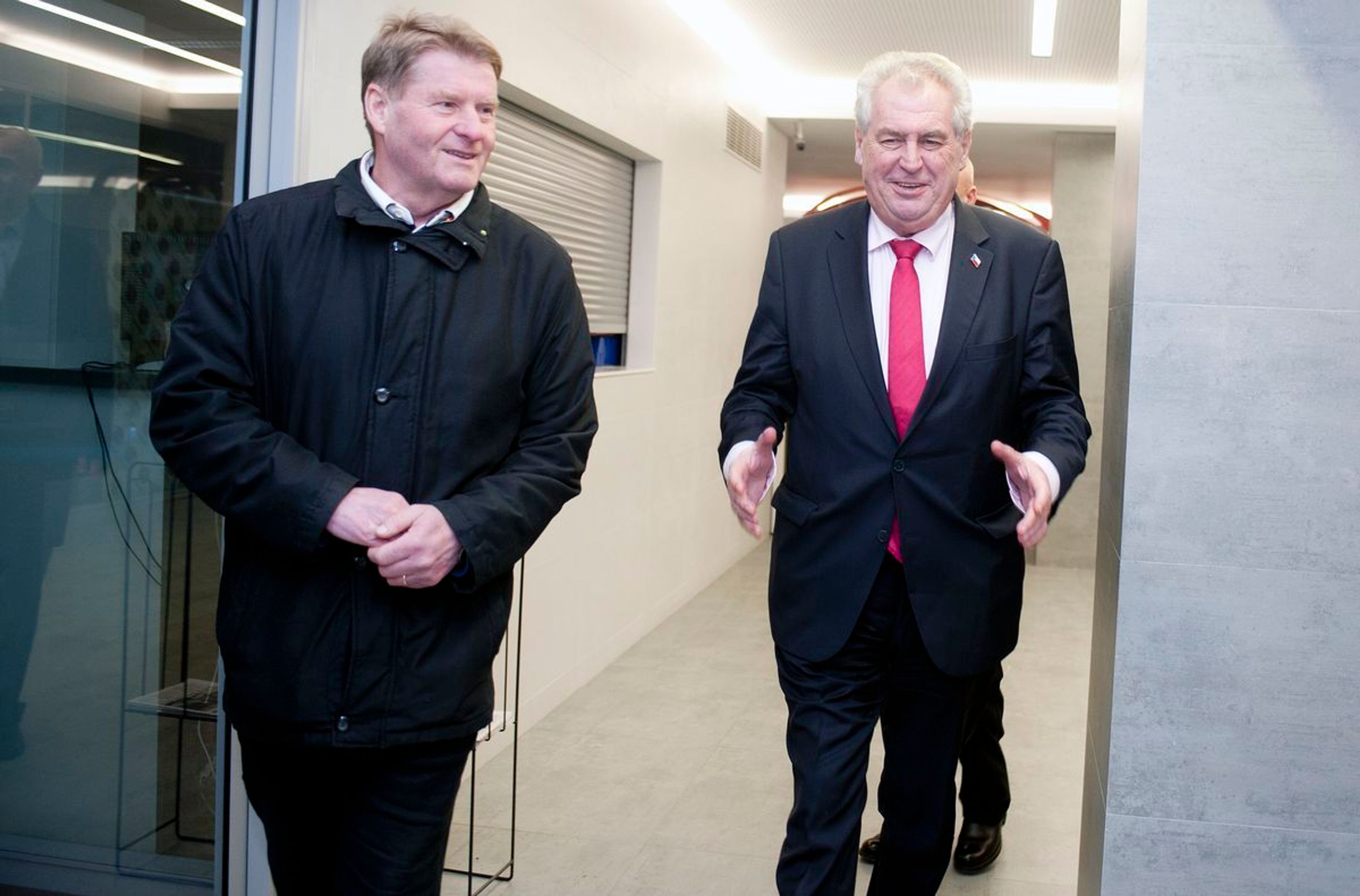 DEBATA - 1 - GALERIE: Exkluzivní fotografie z kuloárů prezidentského duelu! (4/10)