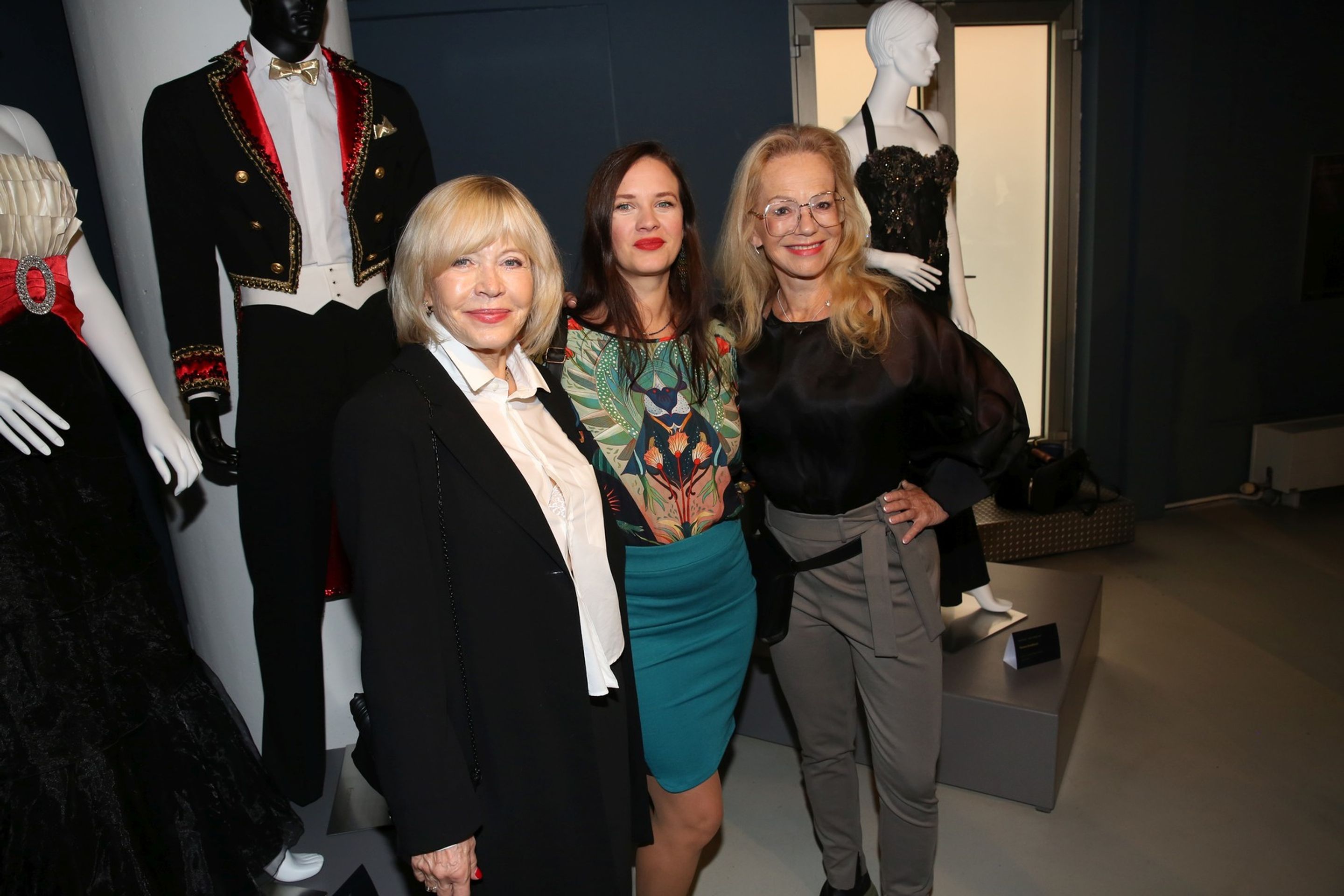 Jana Švandová, Kristýna Leichtová a Jitka Asterová, 9. 11. 2023 - Kristýna Leichtová (2/5)