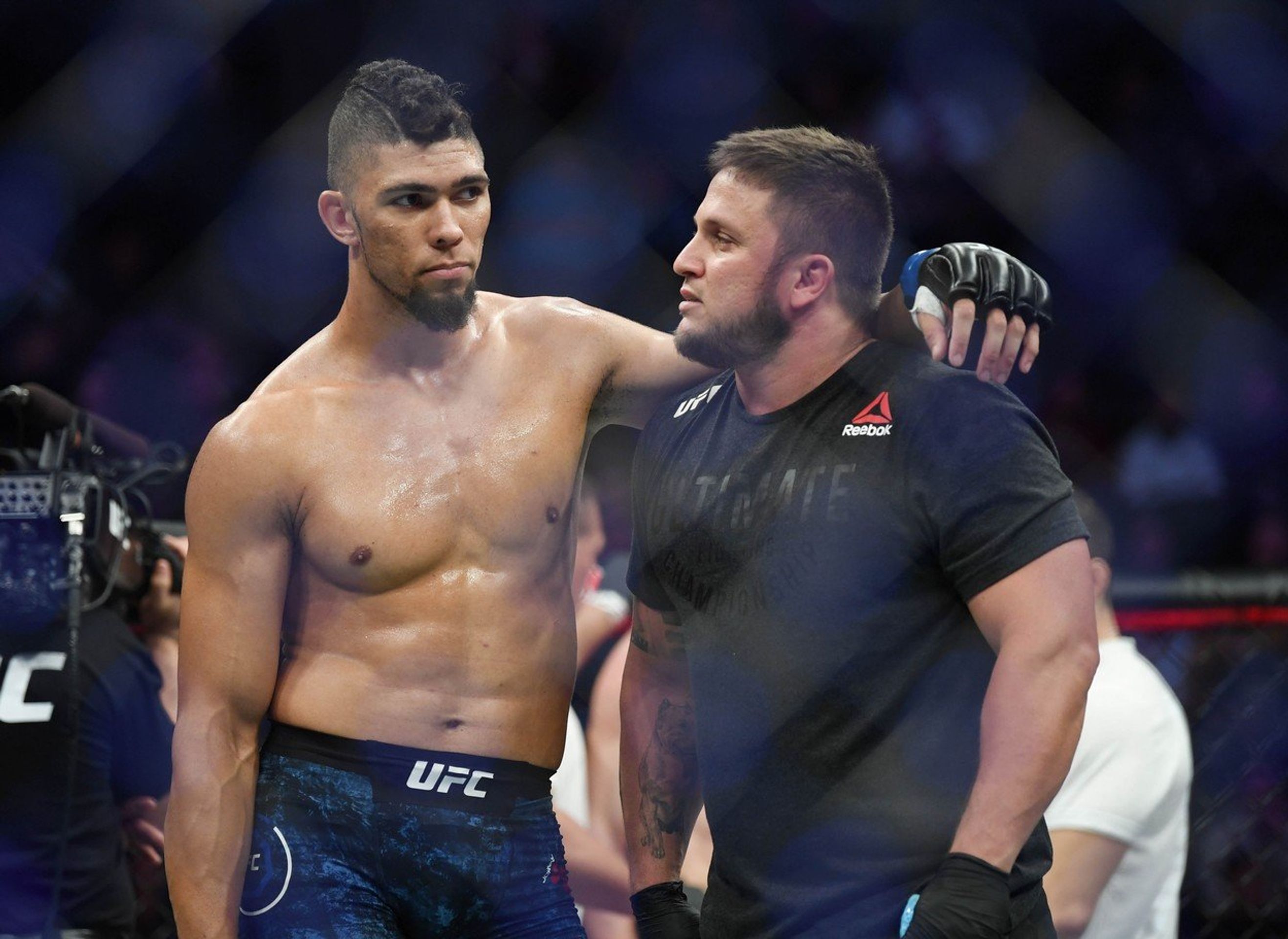 Johnny Walker porazil Mishu Cirkunova - GALERIE: Johnny Walker slavil výhru v UFC, ale ošklivě se zranil (1/3)