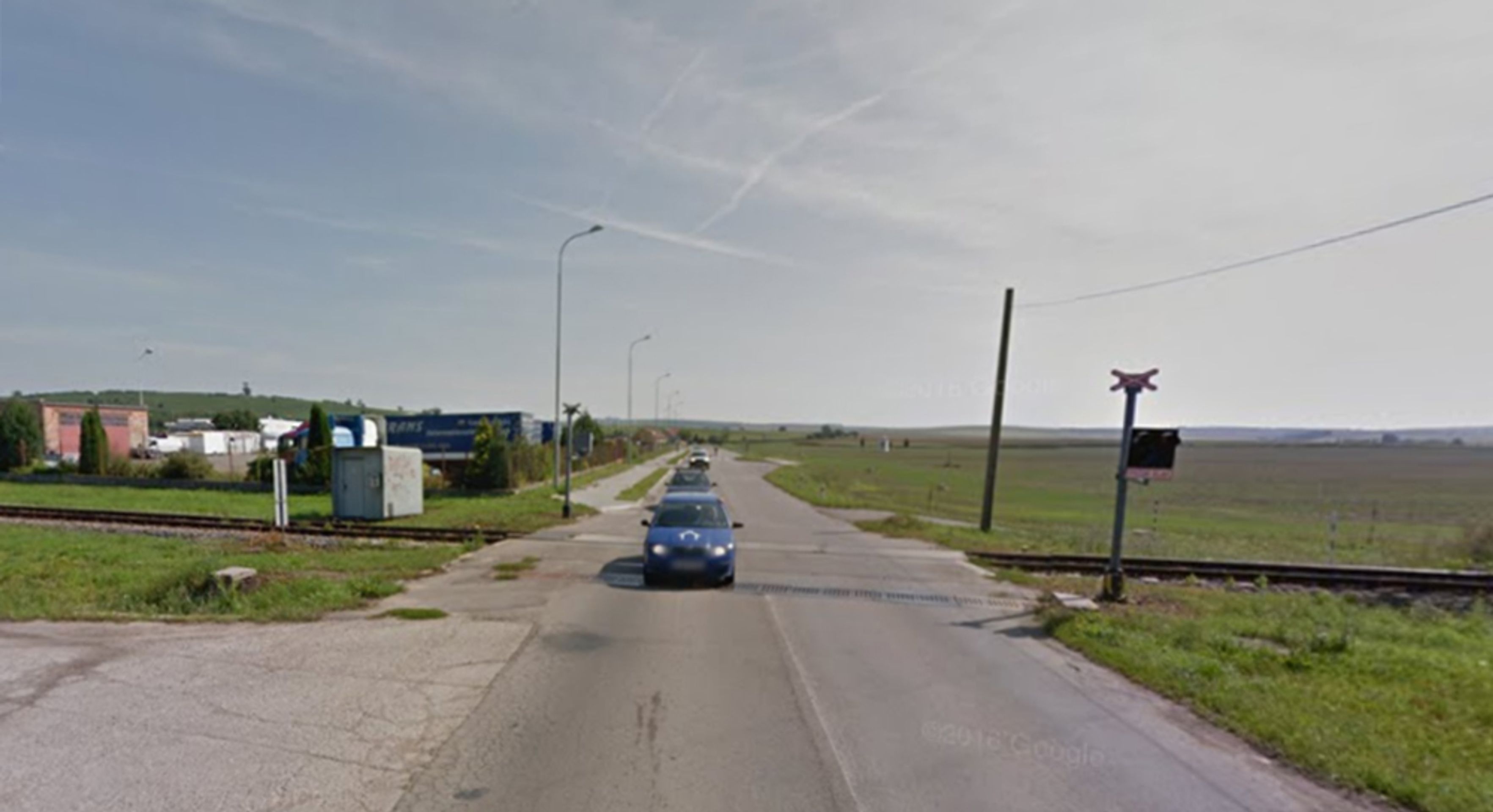 Nebezpečné přejezdy: P 7140, Hodonín - Zaječí, Jihomoravský kraj - přejezd bez závor, řešení: se závorami. DŮVOD: Silnice II. třídy č. 421 v poslední době několik střetnutí s nákladním automobilem, vždy vykolejení motorového vozu a více zraněných - GALERIE: Nebezpečné přejezdy - Zlínský kraj, Jihomoravský kraj, Jihočeský kraj (5/11)