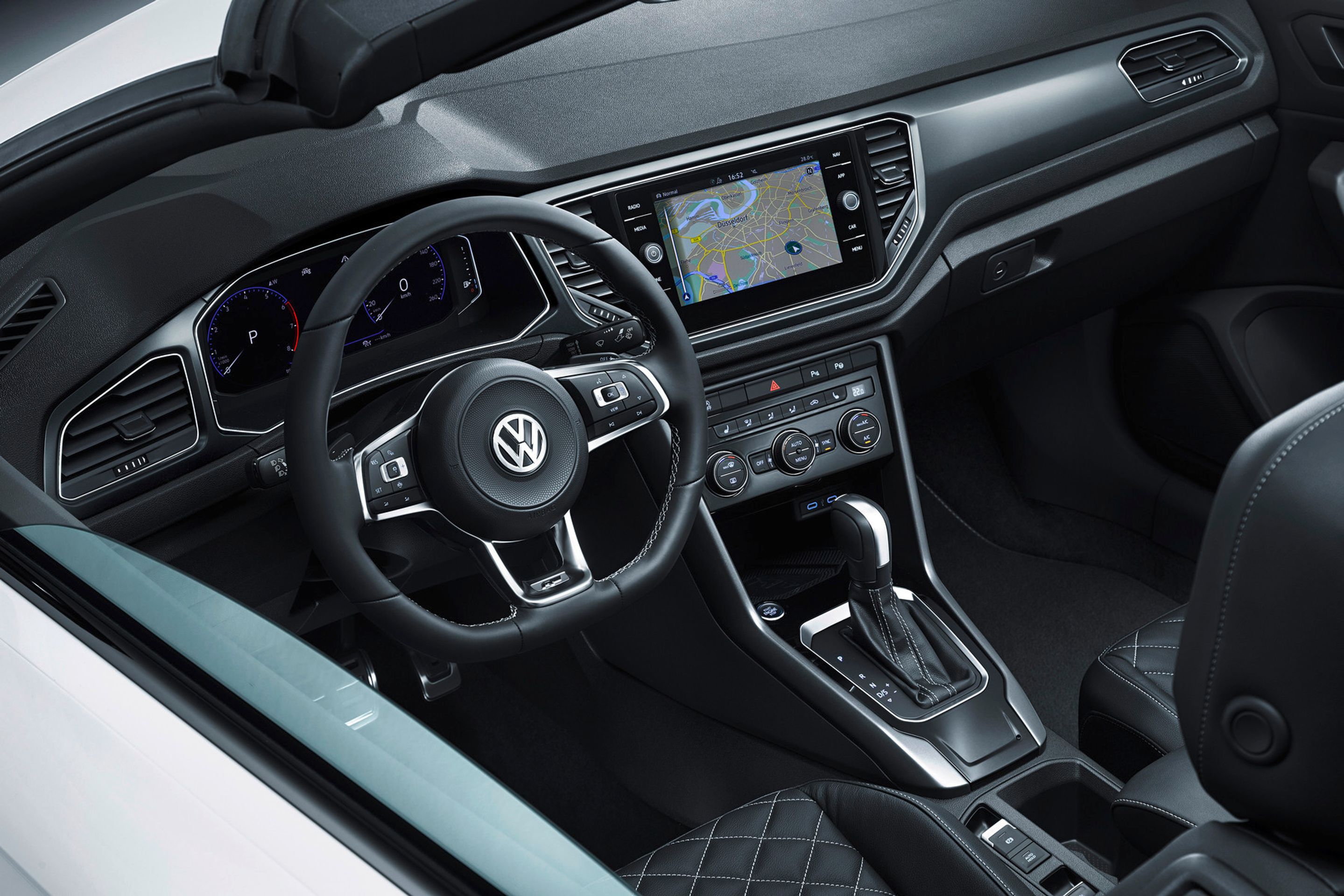 Nový T-Roc Cabriolet - 21 - Fotogalerie: Crossover VW T-Roc přijde o střechu (8/16)