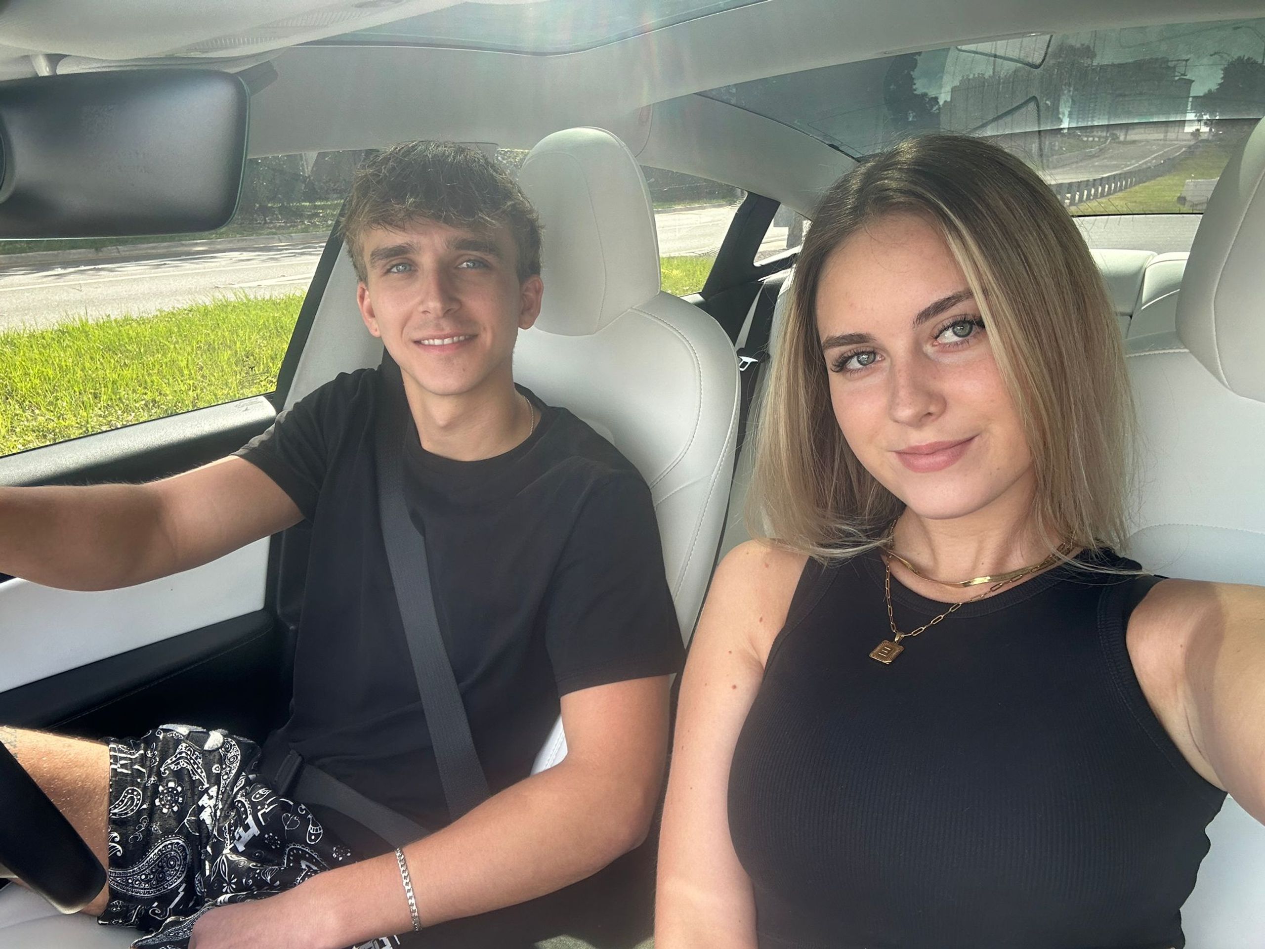 Dcera Evy a Vaška s přítelem (1) - Eva a Vašek s dcerou (1/4)